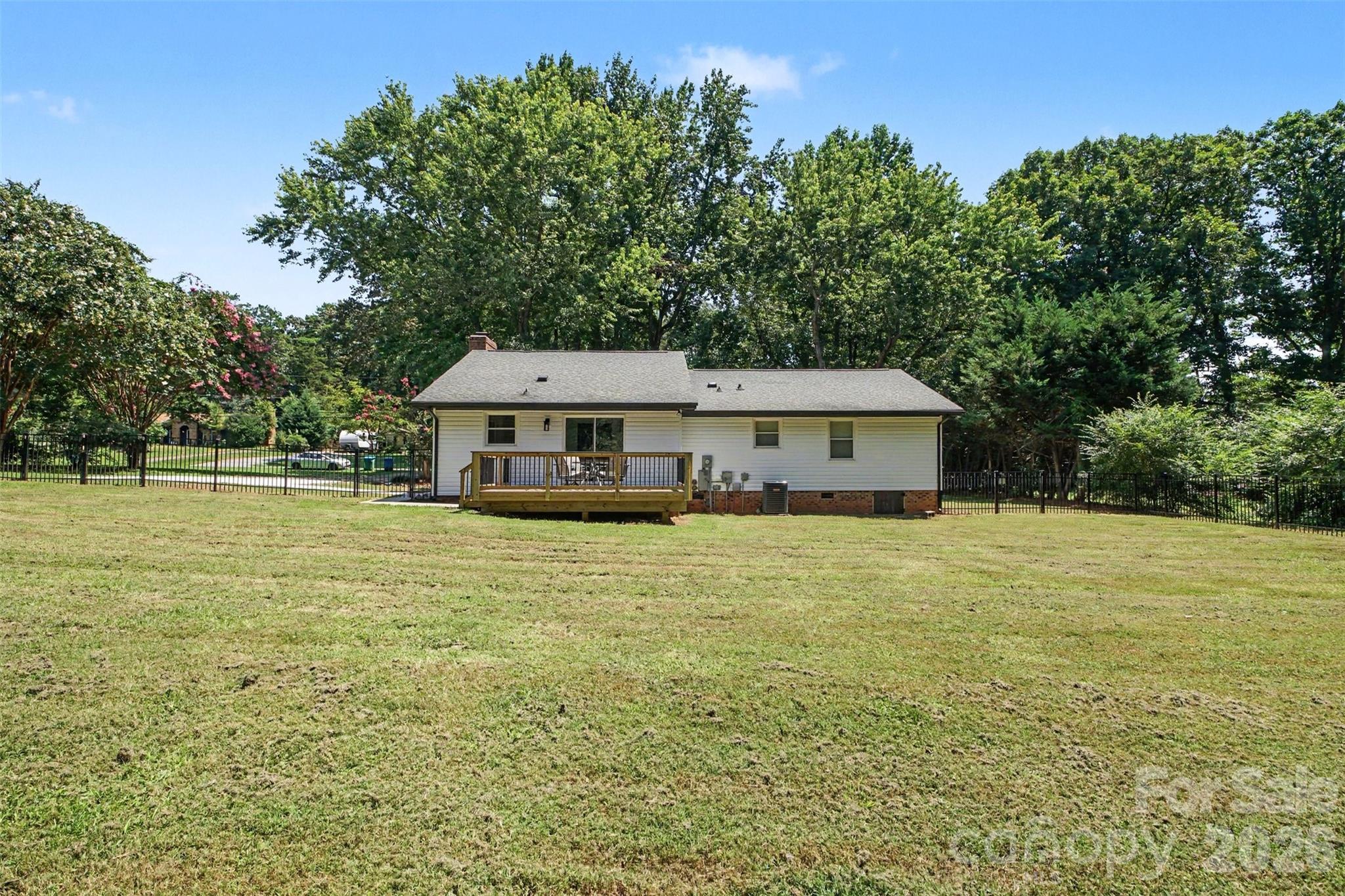 8319 Vagabond Rd, Charlotte, NC 28227