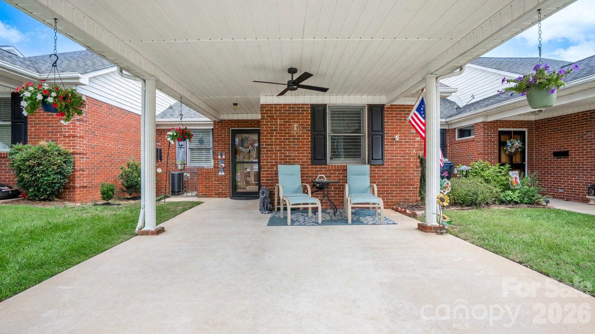 19940 Oak Leaf Cir, Cornelius, NC 28031
