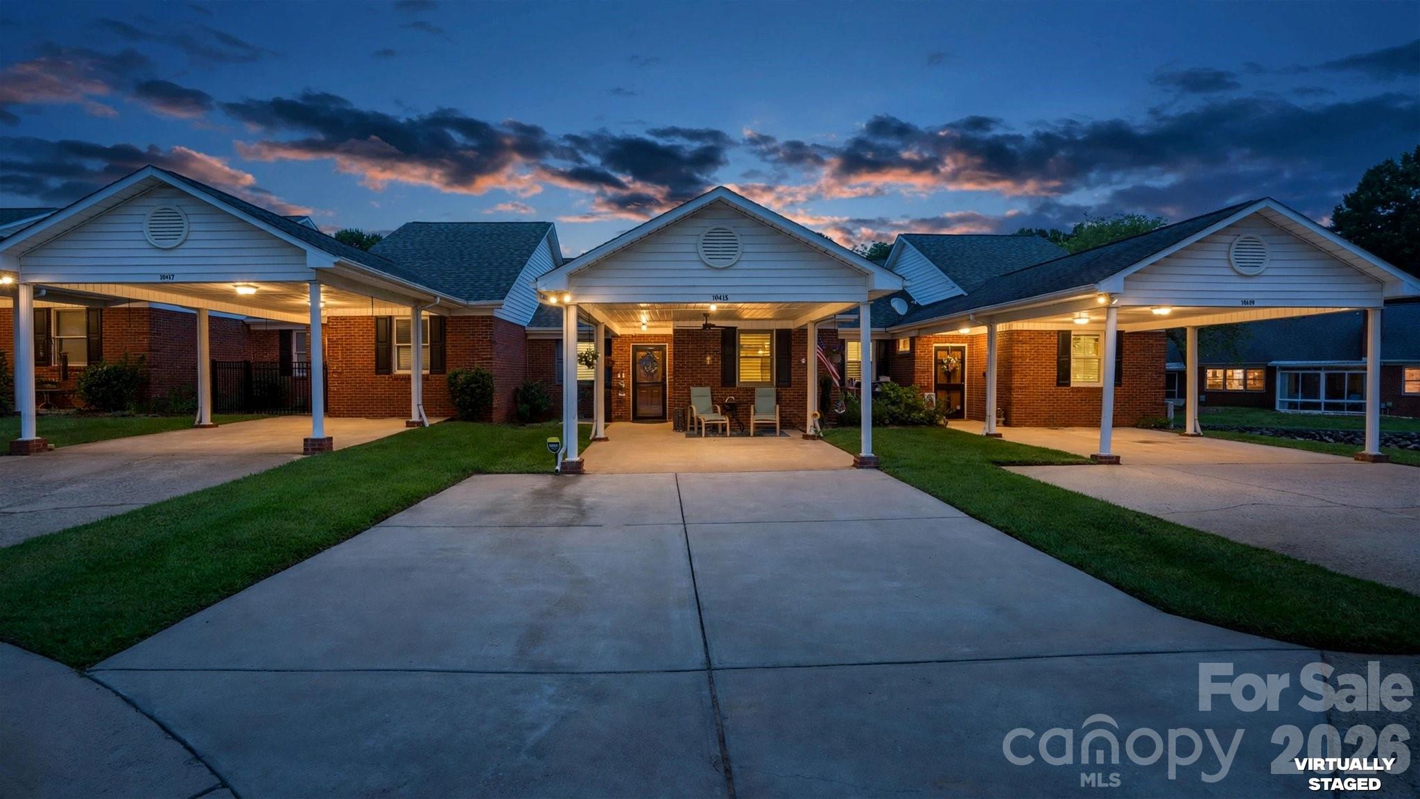 19940 Oak Leaf Cir, Cornelius, NC 28031