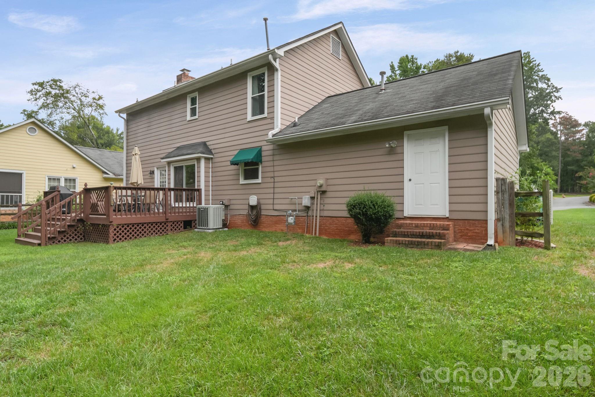 2527 Heathershire Ln, Matthews, NC 28105