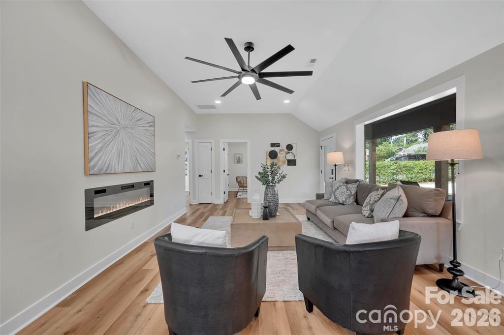 3942 Mcmillan St, Charlotte, NC 28205