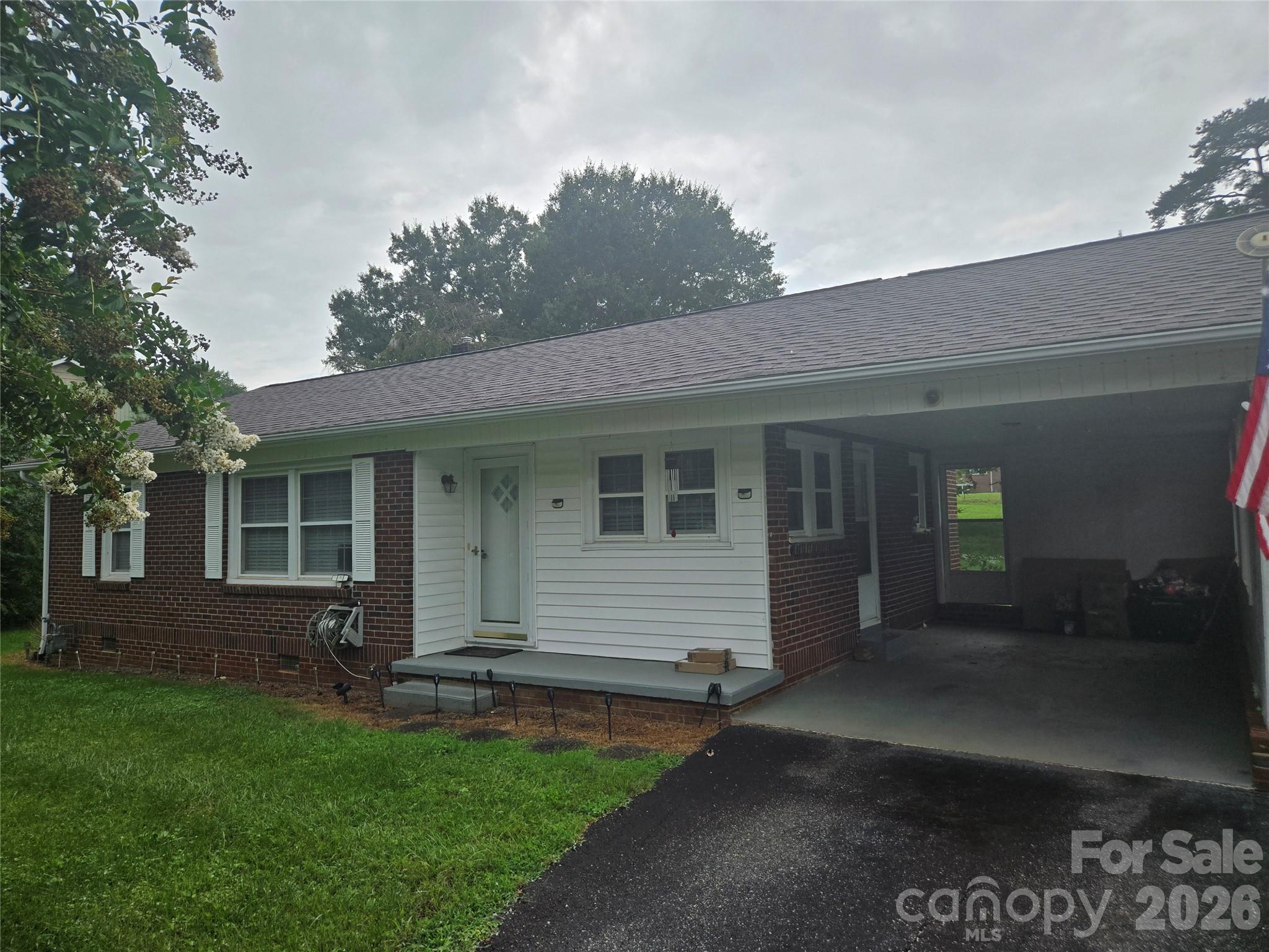 1326 26th St SW, Hickory, NC 28602