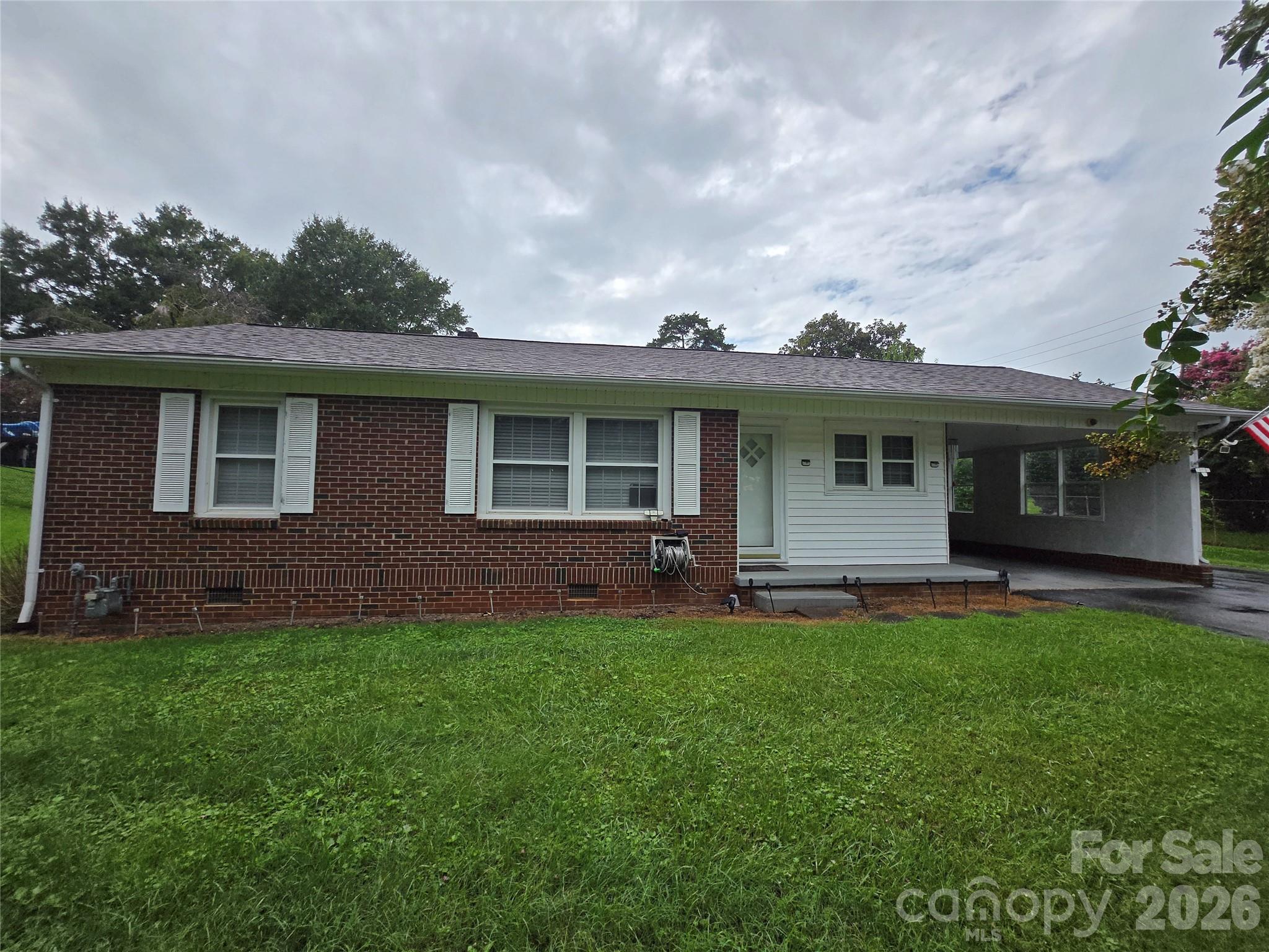 1326 26th St SW, Hickory, NC 28602
