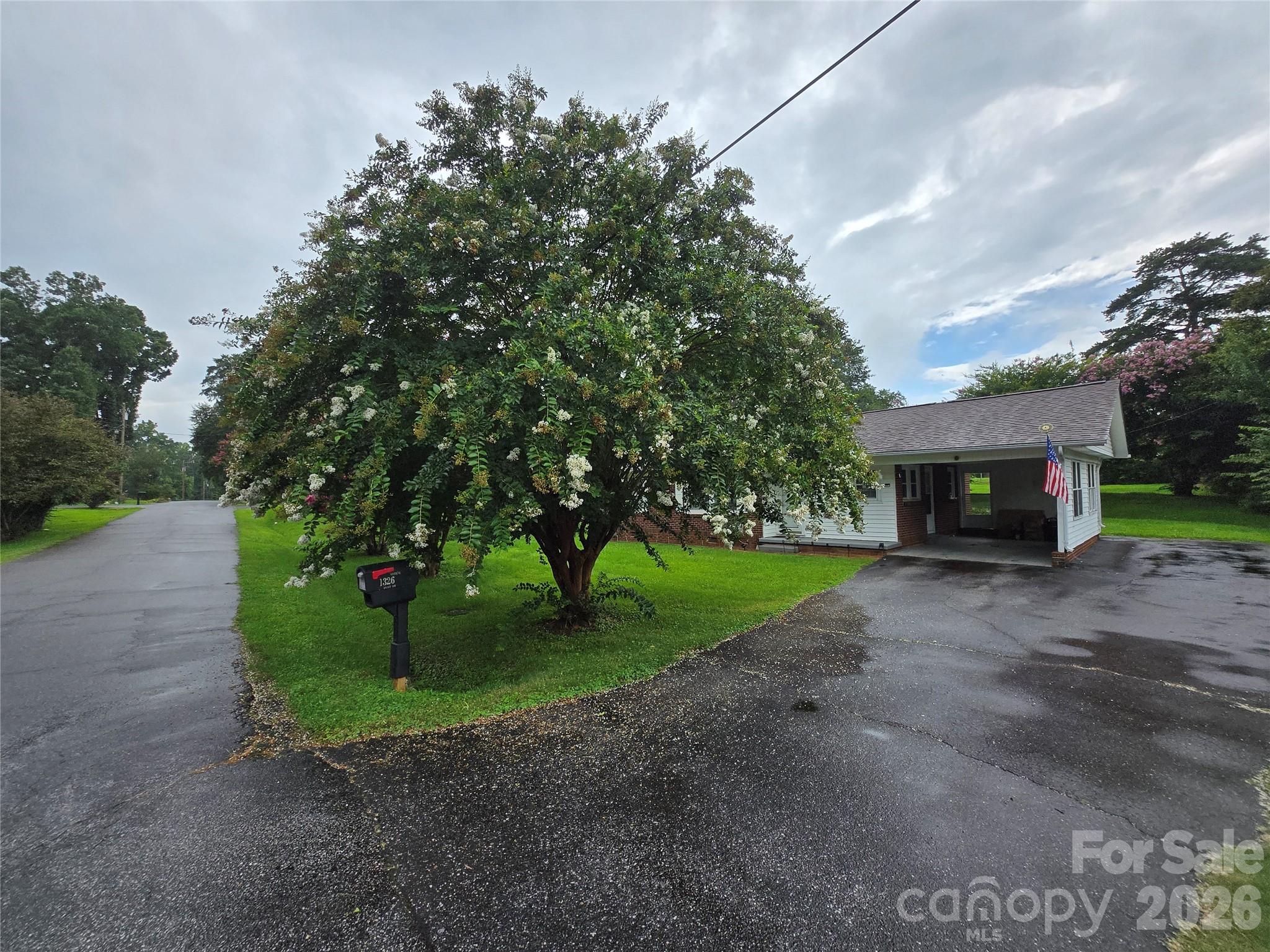 1326 26th St SW, Hickory, NC 28602