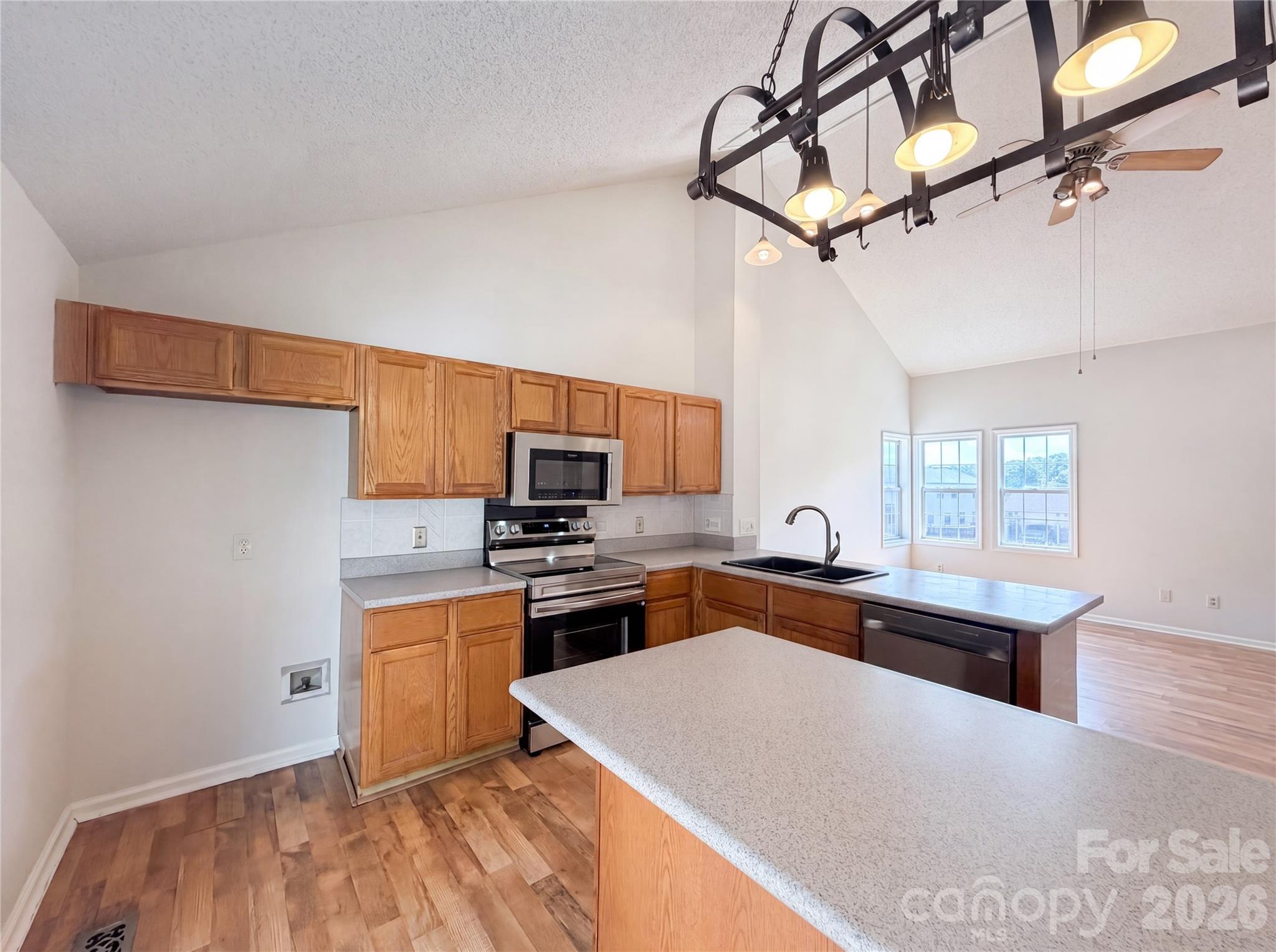 121 Driftwood Dr, Mooresville, NC 28117