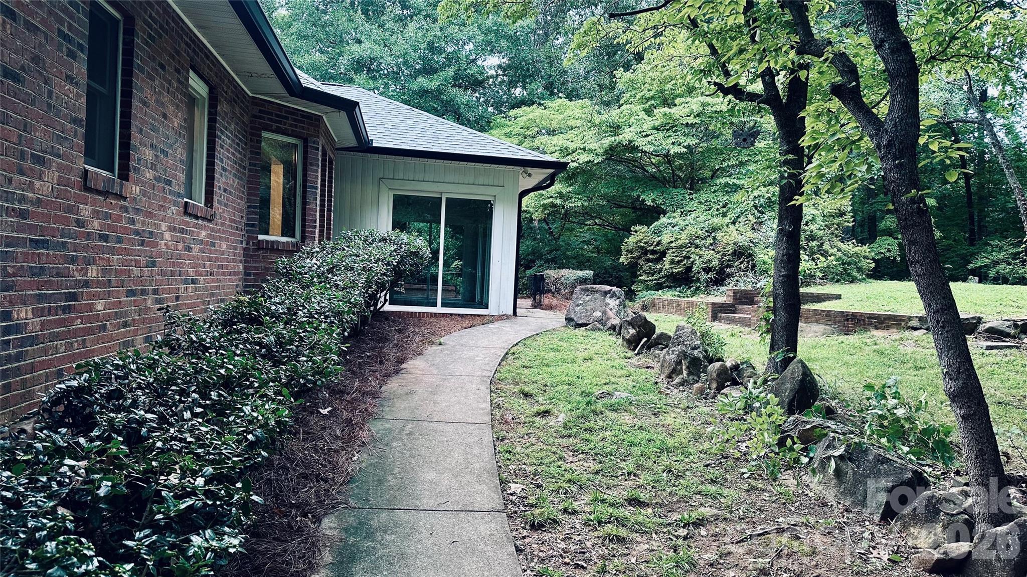 111 Forest Hills Dr, Mount Holly, NC 28120