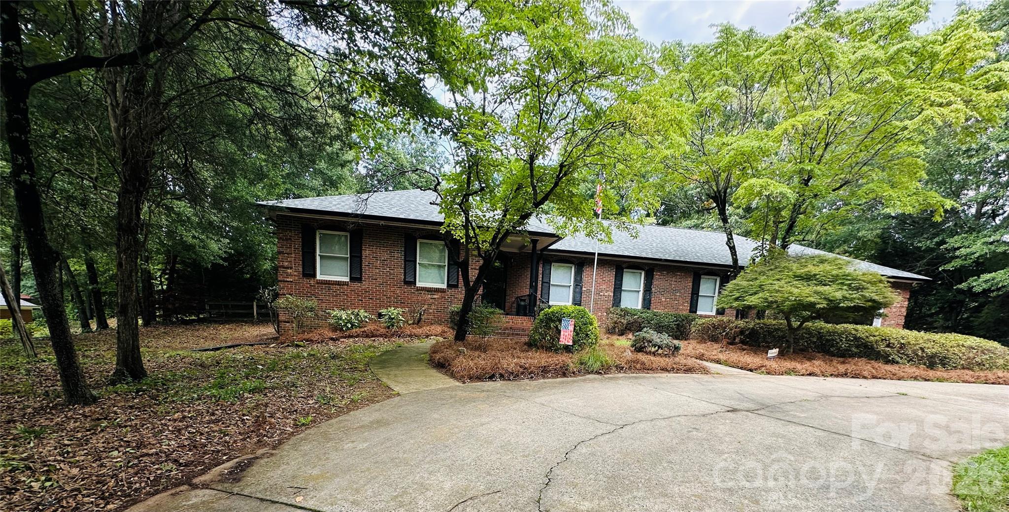 111 Forest Hills Dr, Mount Holly, NC 28120
