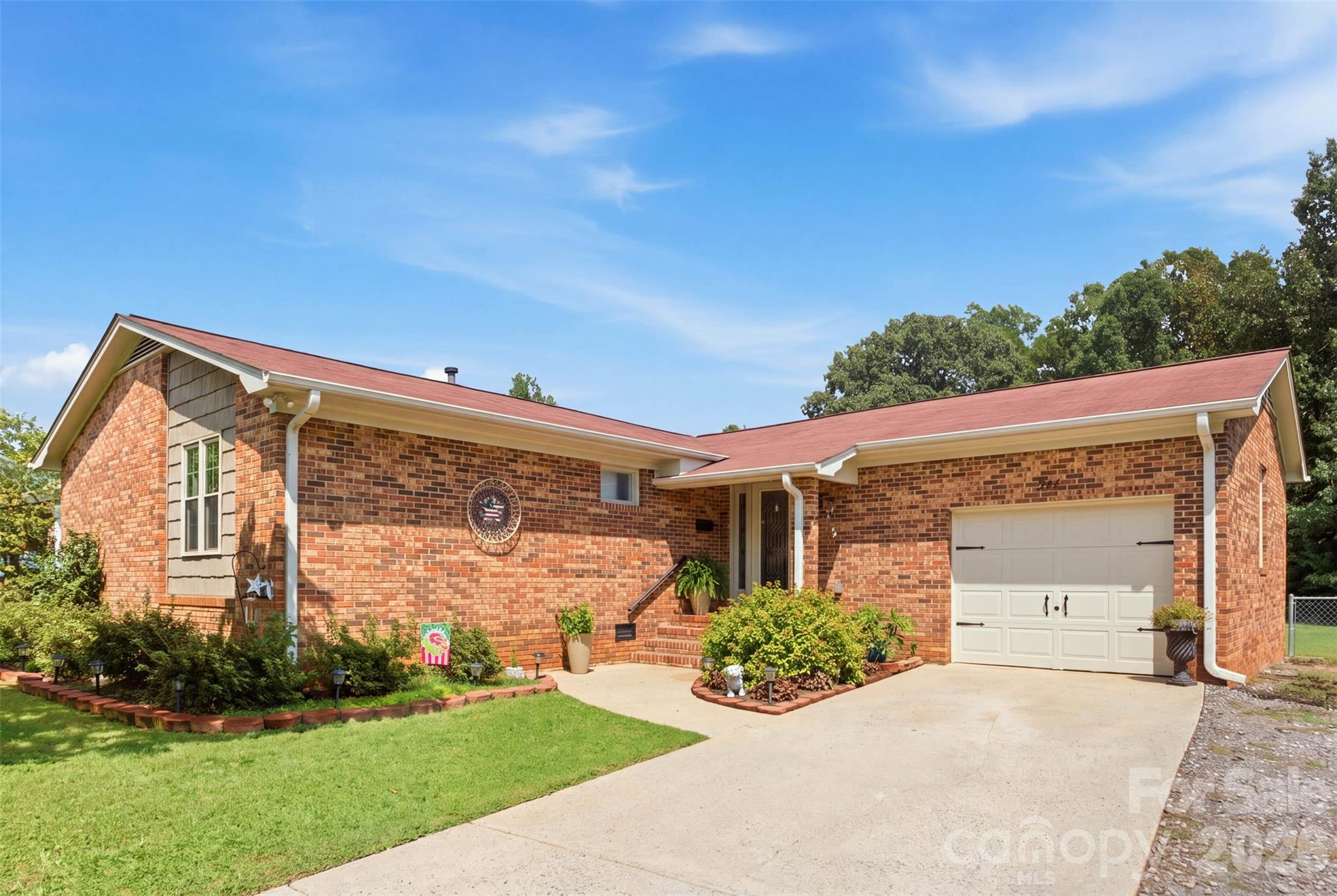 502 Ellenwood Dr, Kings Mountain, NC 28086