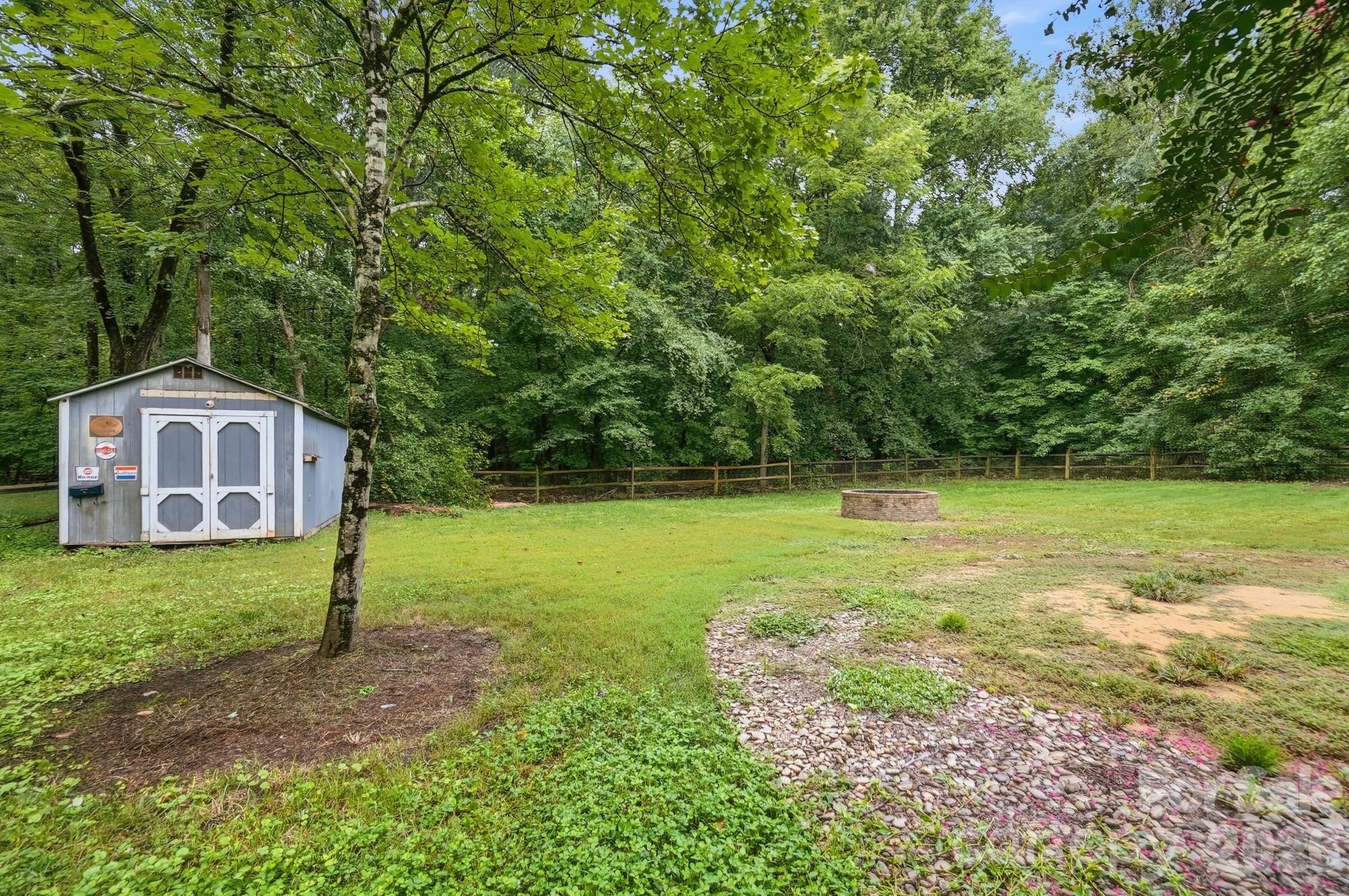 6081 Cambridge Dr, Harrisburg, NC 28075