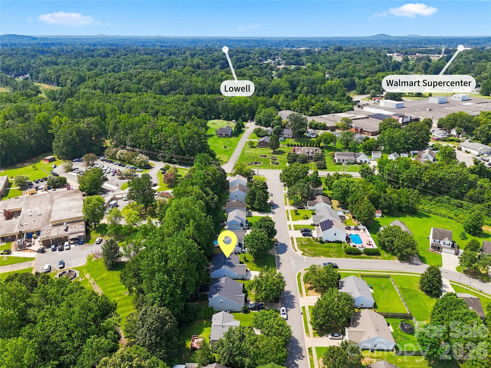 512 River View Dr, Lowell, NC 28098