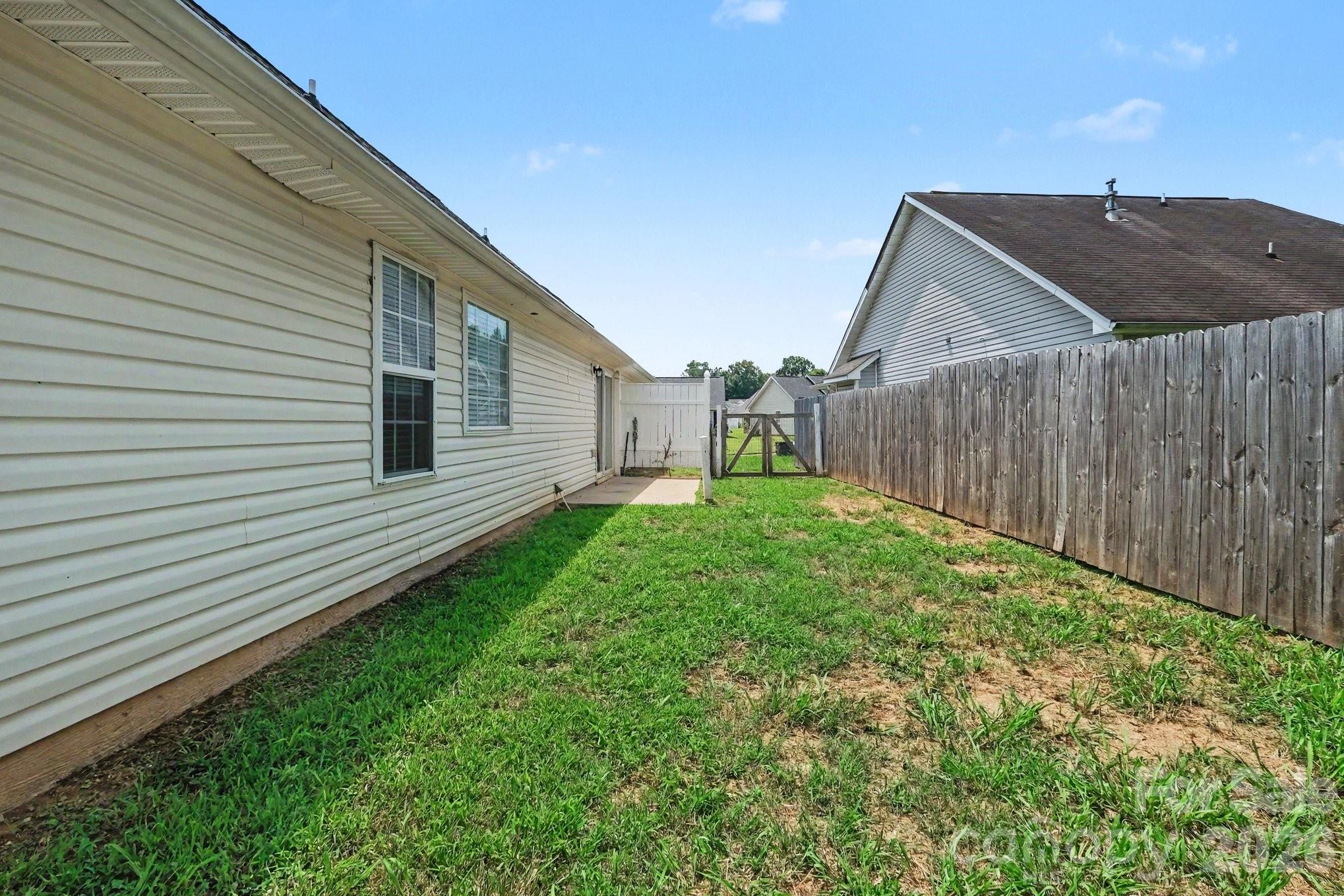 4104 Canyon Creek Ln, Charlotte, NC 28216
