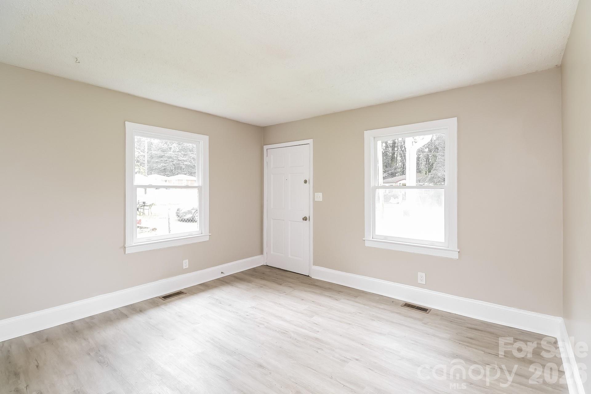 2740 Remington St, Charlotte, NC 28216