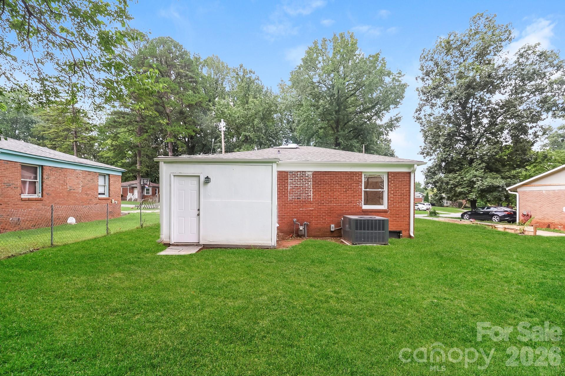 2740 Remington St, Charlotte, NC 28216