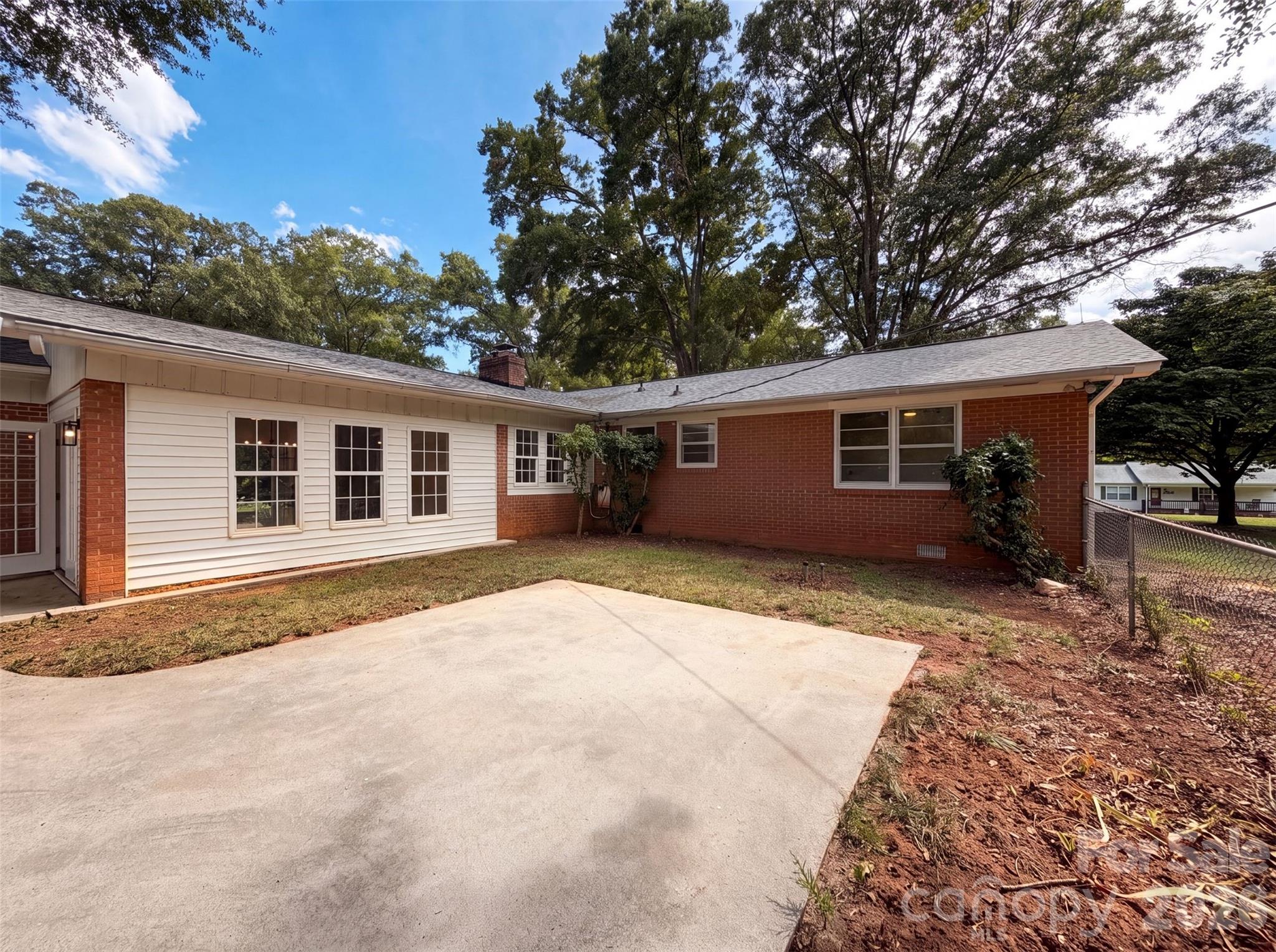 1077 Allendale Cir, Rock Hill, SC 29732
