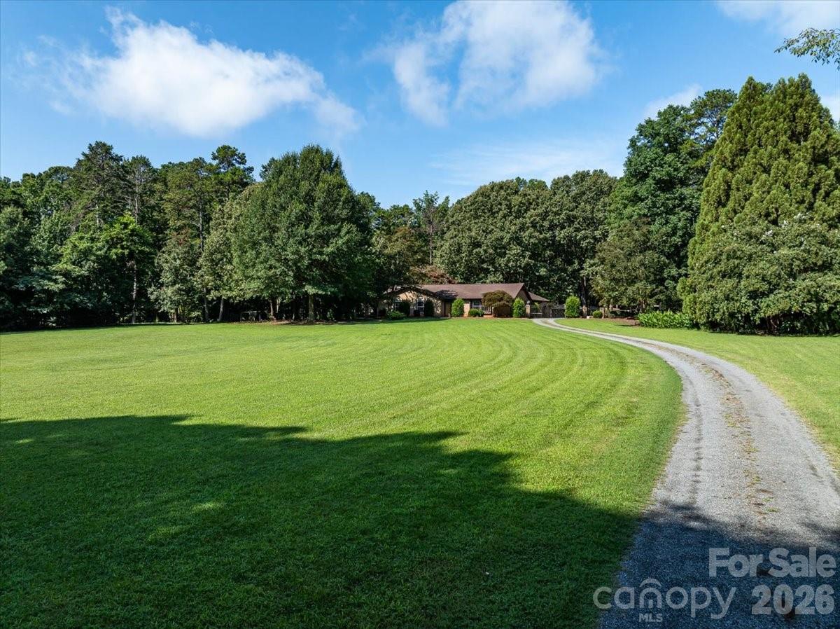 3825 Hoodridge Ln, Charlotte, NC 28227
