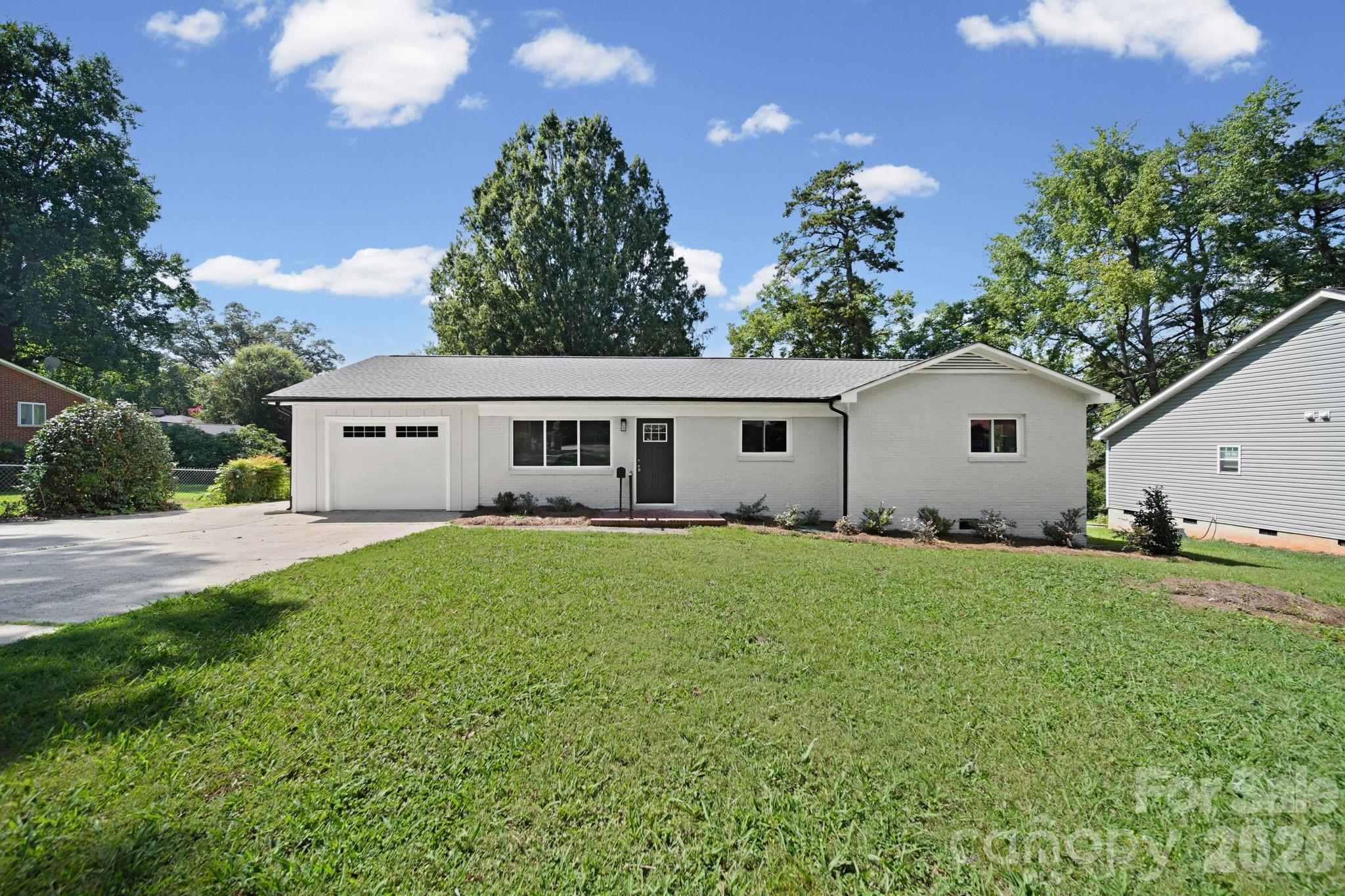 1041 Watts Dr, Charlotte, NC 28216