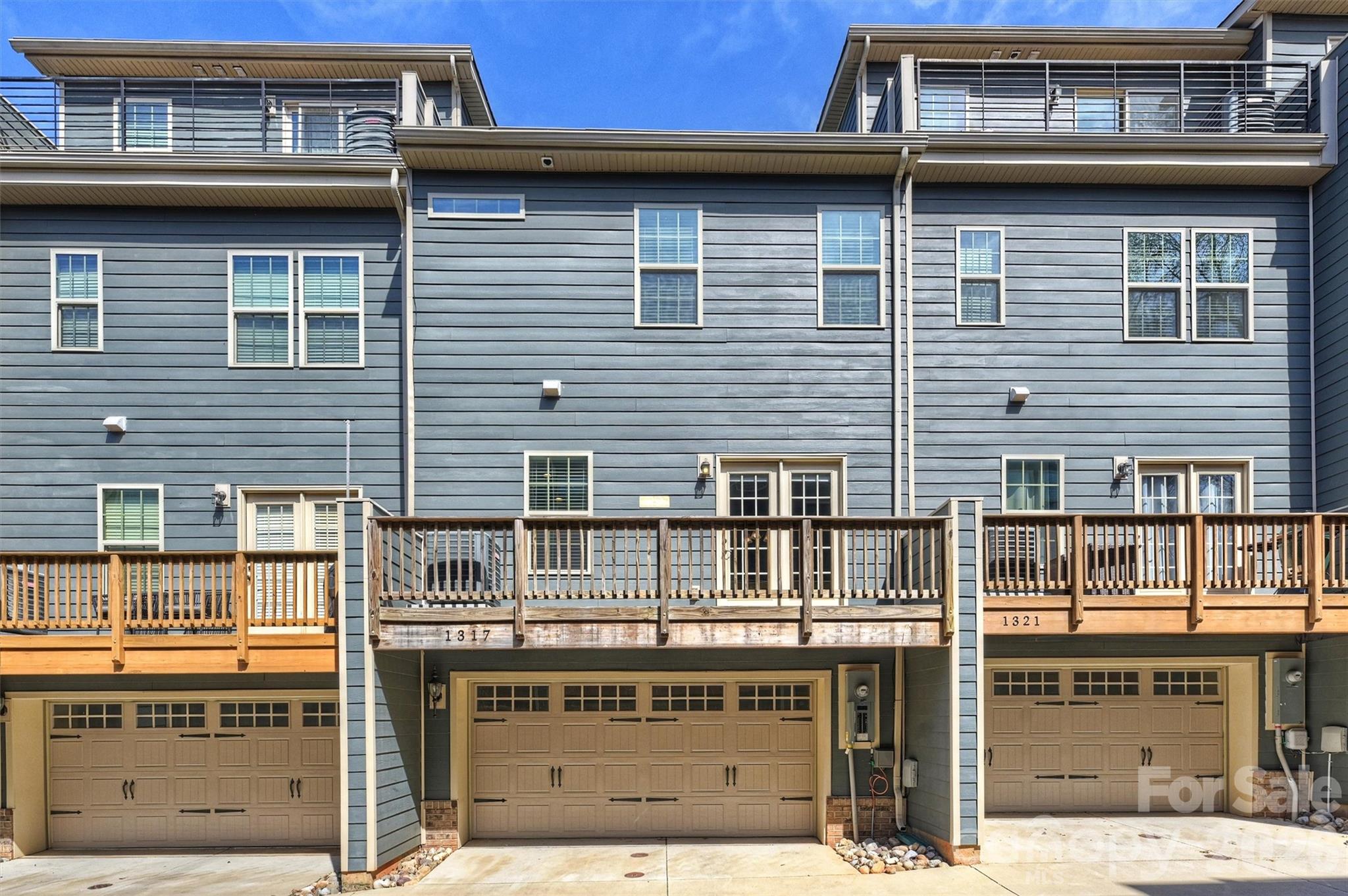 1317 Queen Lyon Ct, Charlotte, NC 28205
