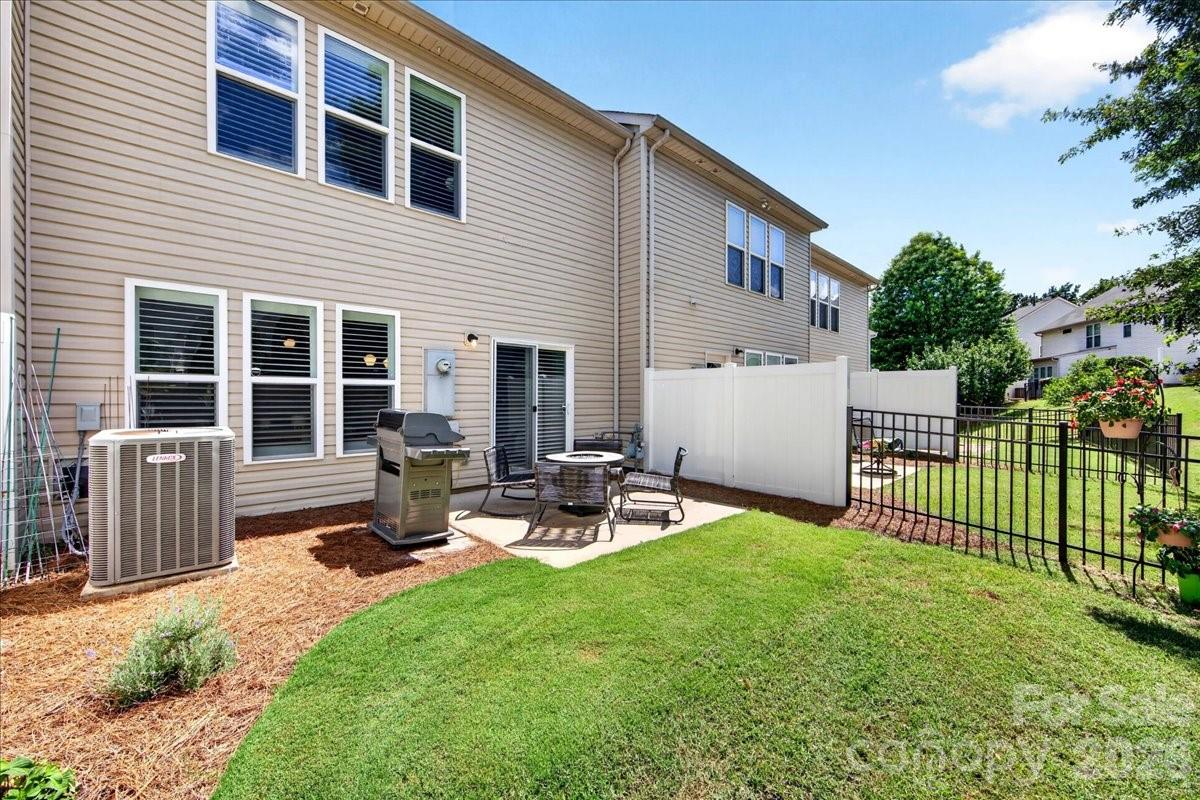 2434 Royal York Ave, Charlotte, NC 28210
