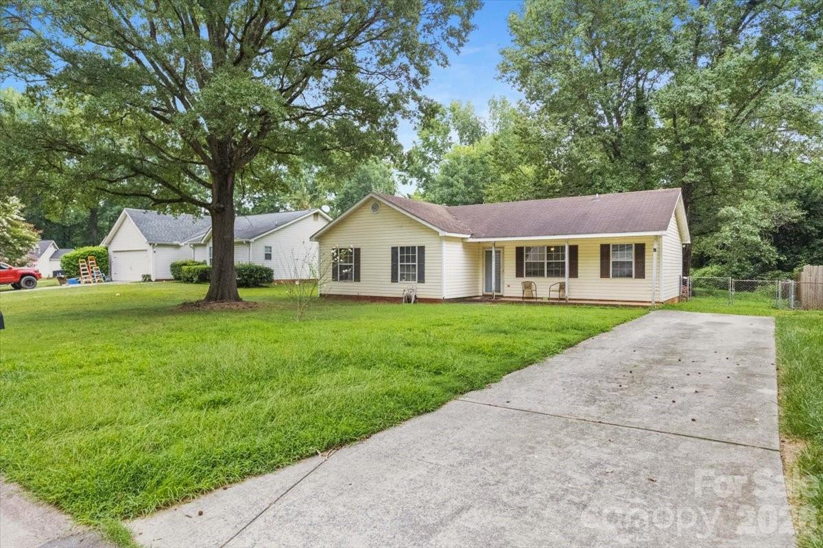 615 Pennwood Ln, Charlotte, NC 28215