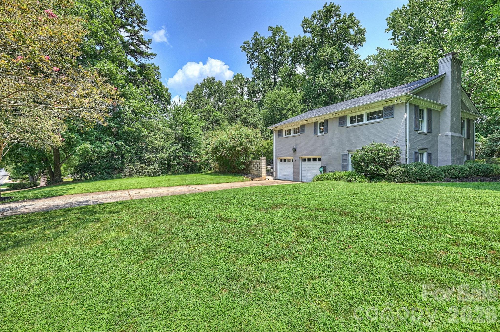 2601 Cloister Dr, Charlotte, NC 28211