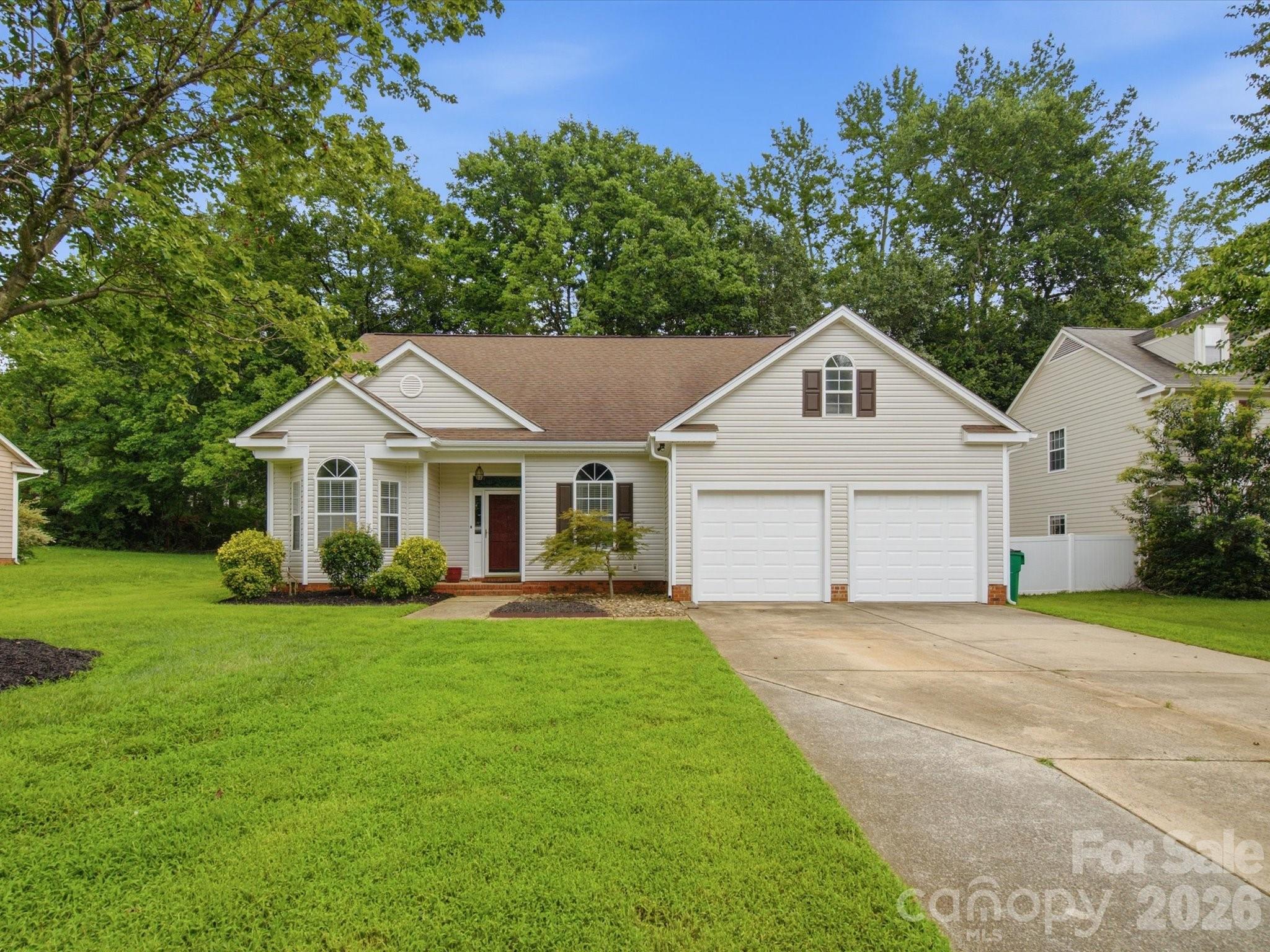 607 Oakbluff Cir, Charlotte, NC 28216
