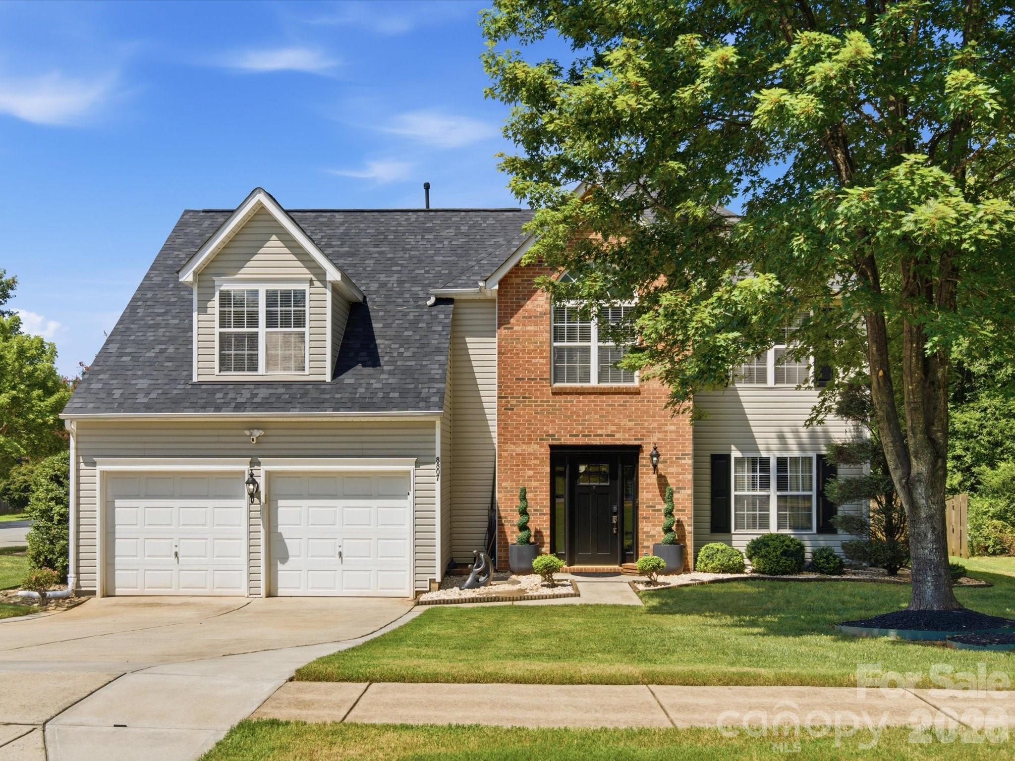 8807 Royal Bluff Dr, Charlotte, NC 28269