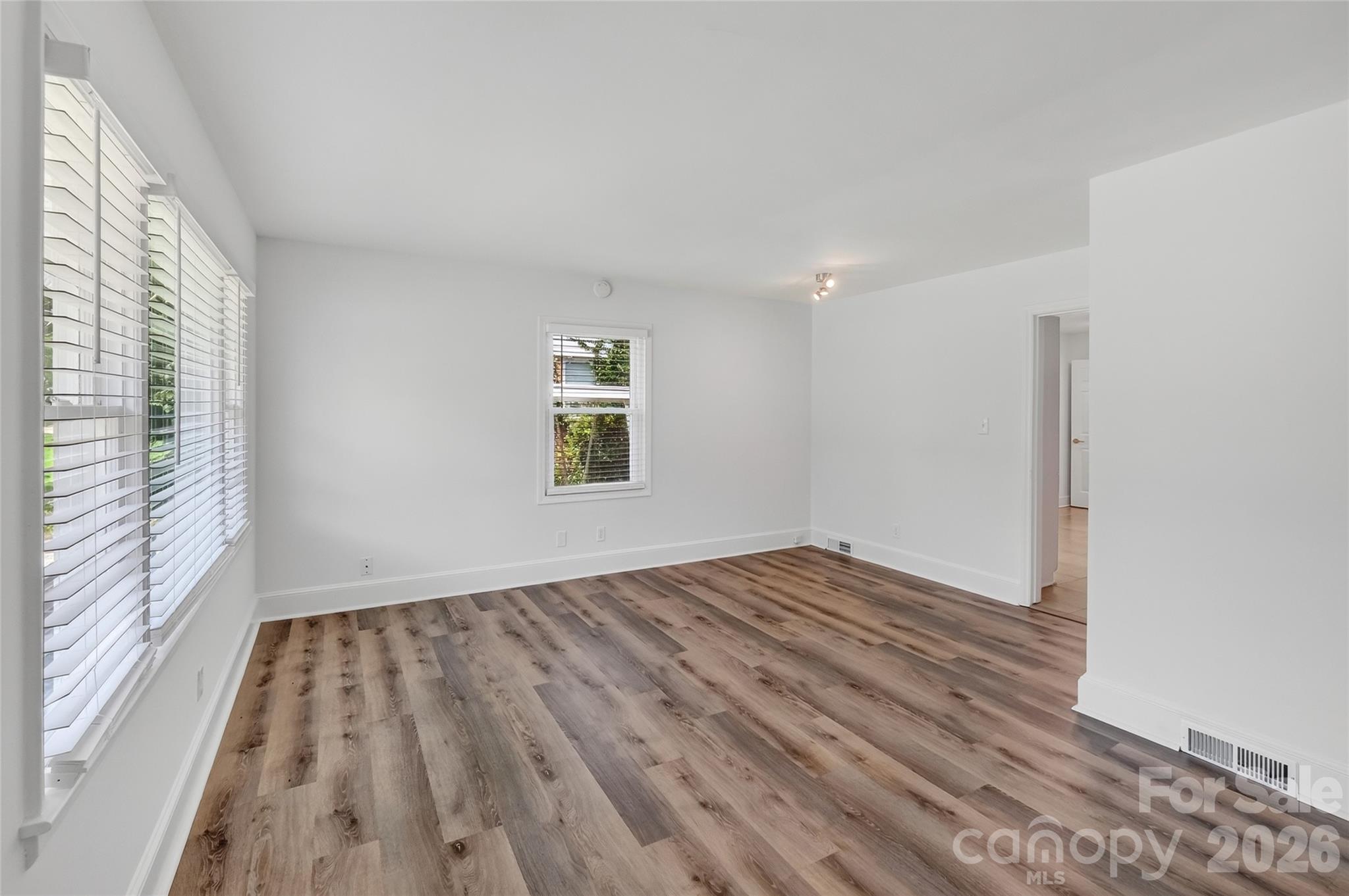 1062 Dresden Dr W, Charlotte, NC 28205