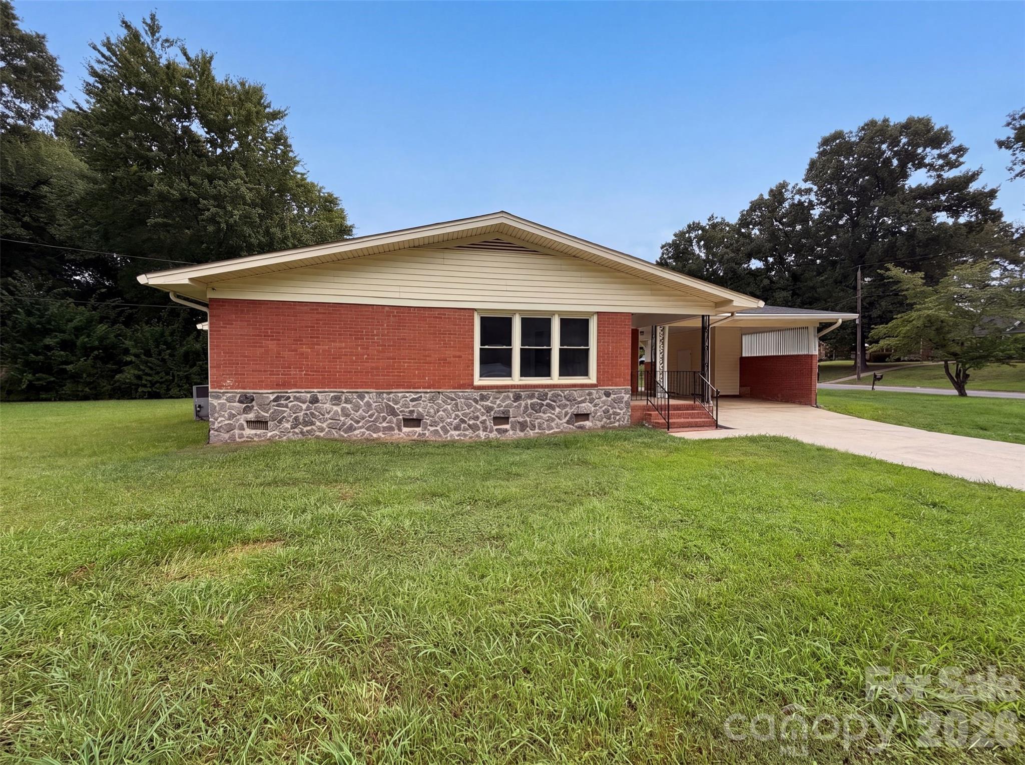 1951 Taylor Dr, Gastonia, NC 28052