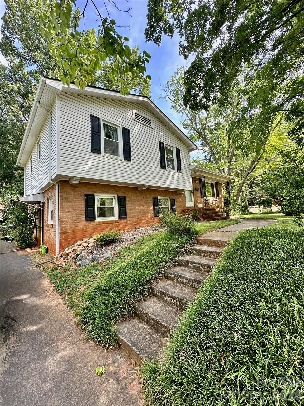 7200 Woodstock Dr, Charlotte, NC 28210
