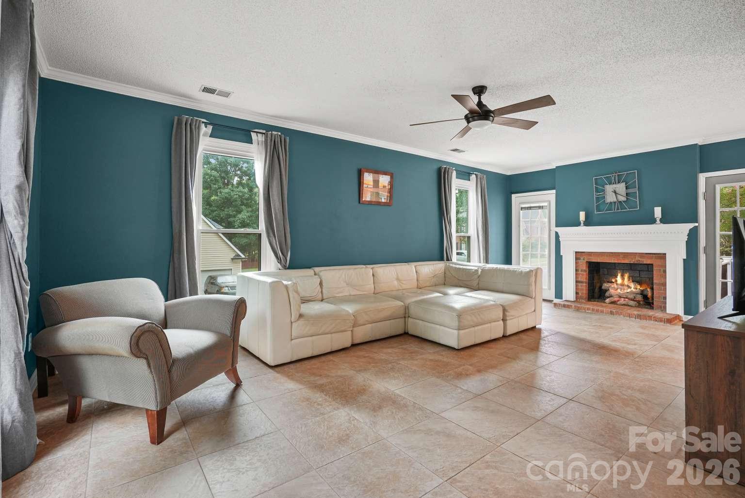 612 Grays Creek Ln, Charlotte, NC 28214