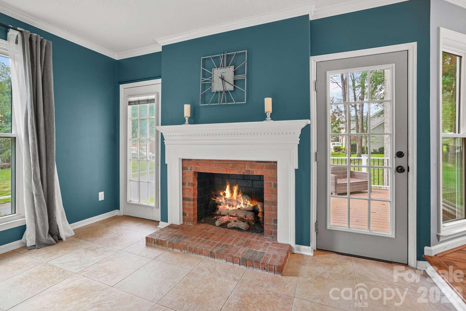 612 Grays Creek Ln, Charlotte, NC 28214