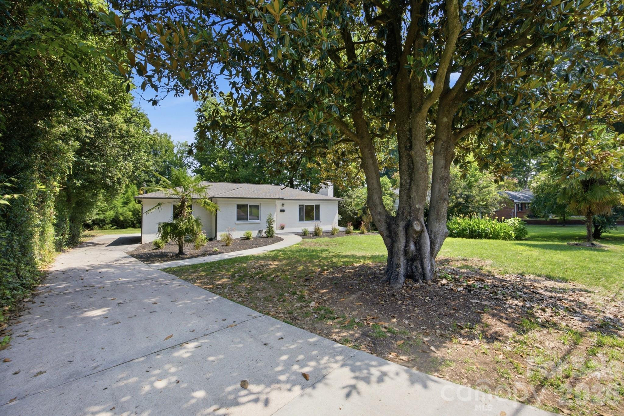 943 Hickory Nut St, Charlotte, NC 28205