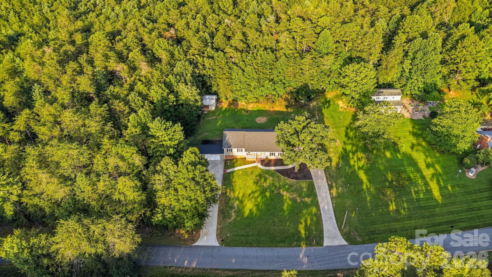 136 Cook Ln, Hickory, NC 28601
