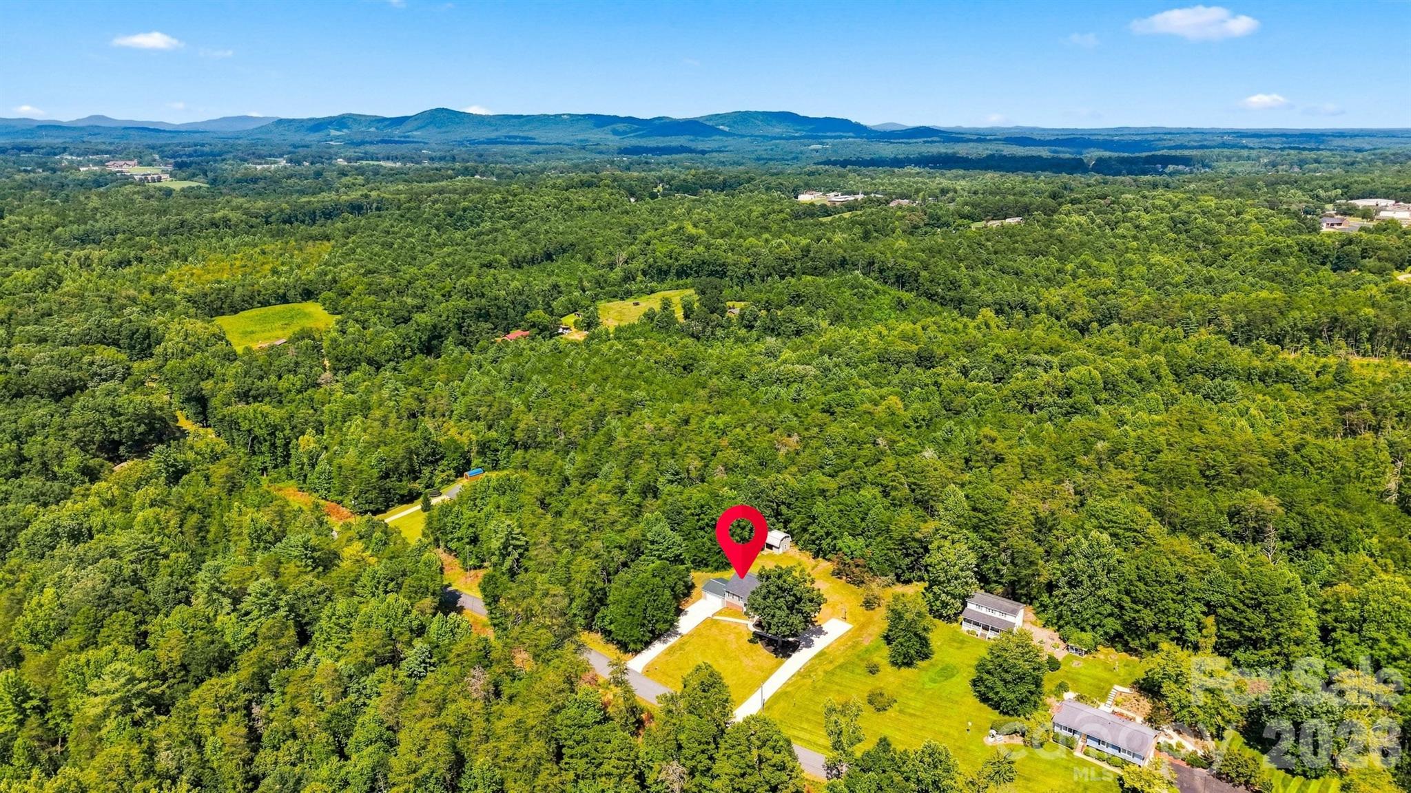 136 Cook Ln, Hickory, NC 28601