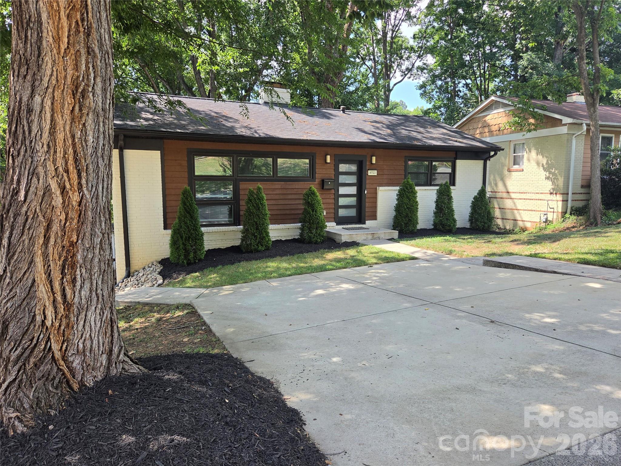 4910 Valley Stream Rd, Charlotte, NC 28209