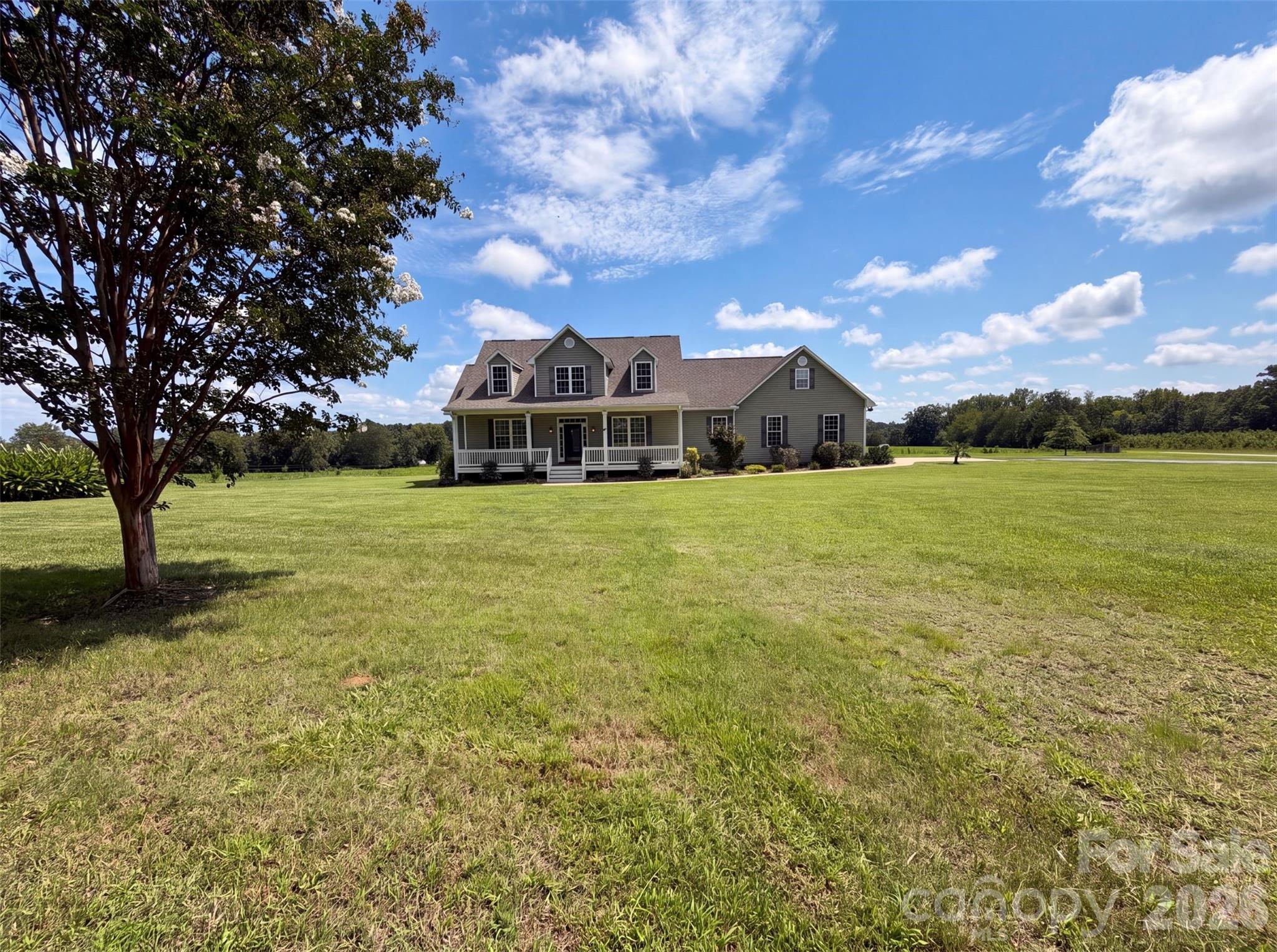 749 Williamsburg Estate Rd, Clover, SC 29710