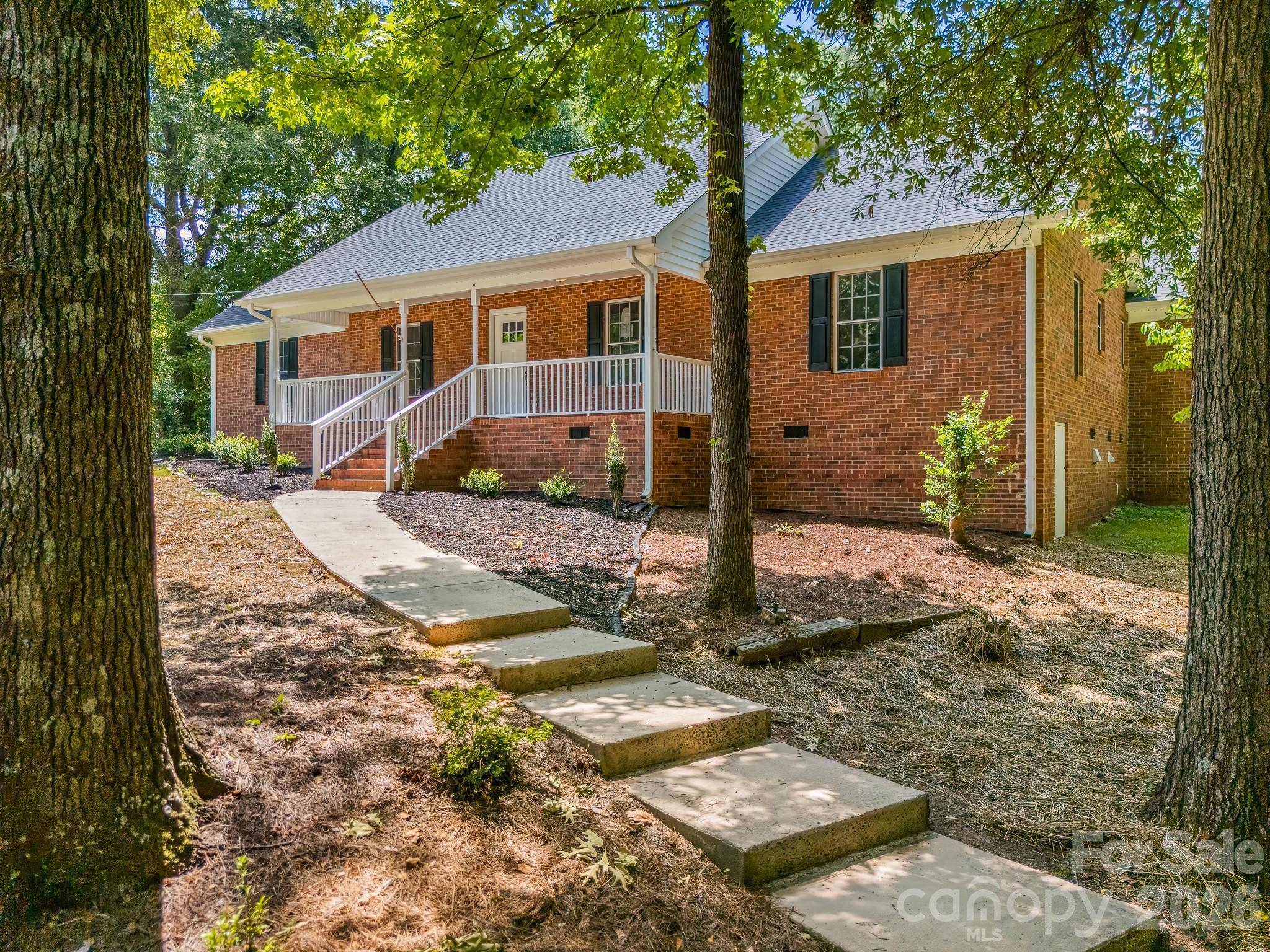663 Lakeside Dr, Rock Hill, SC 29730