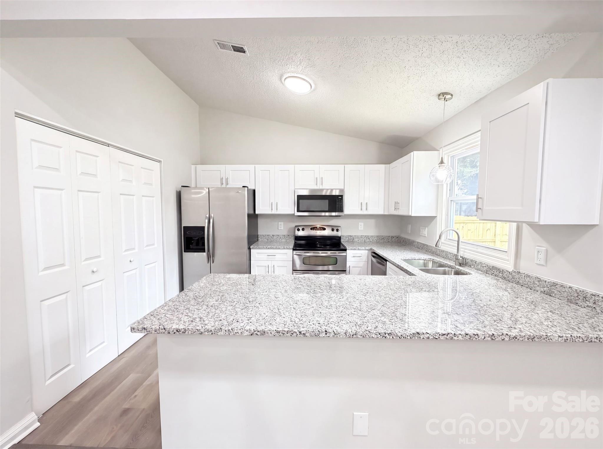 8822 Hunter Green Ln, Charlotte, NC 28227