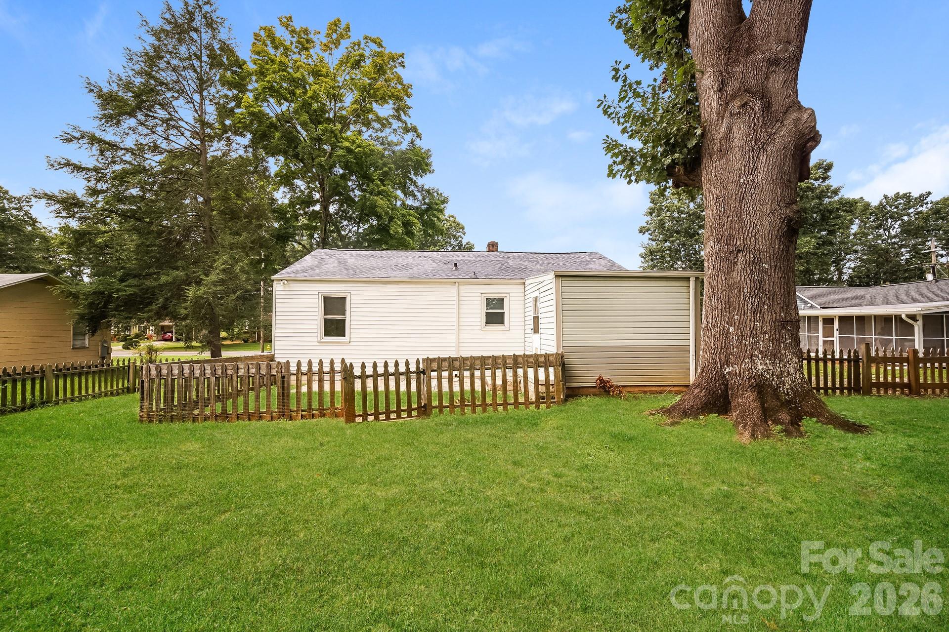 309 Eastside Dr, Statesville, NC 28625