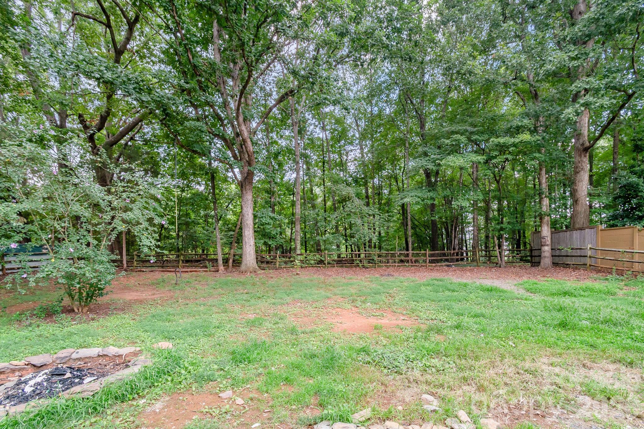 8425 Lochinvar Dr, Charlotte, NC 28227