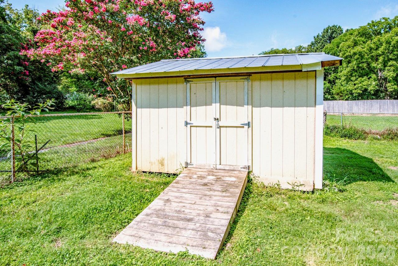 316 S Race St, Statesville, NC 28677