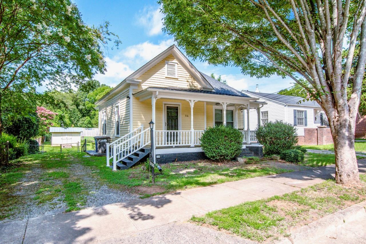 316 S Race St, Statesville, NC 28677