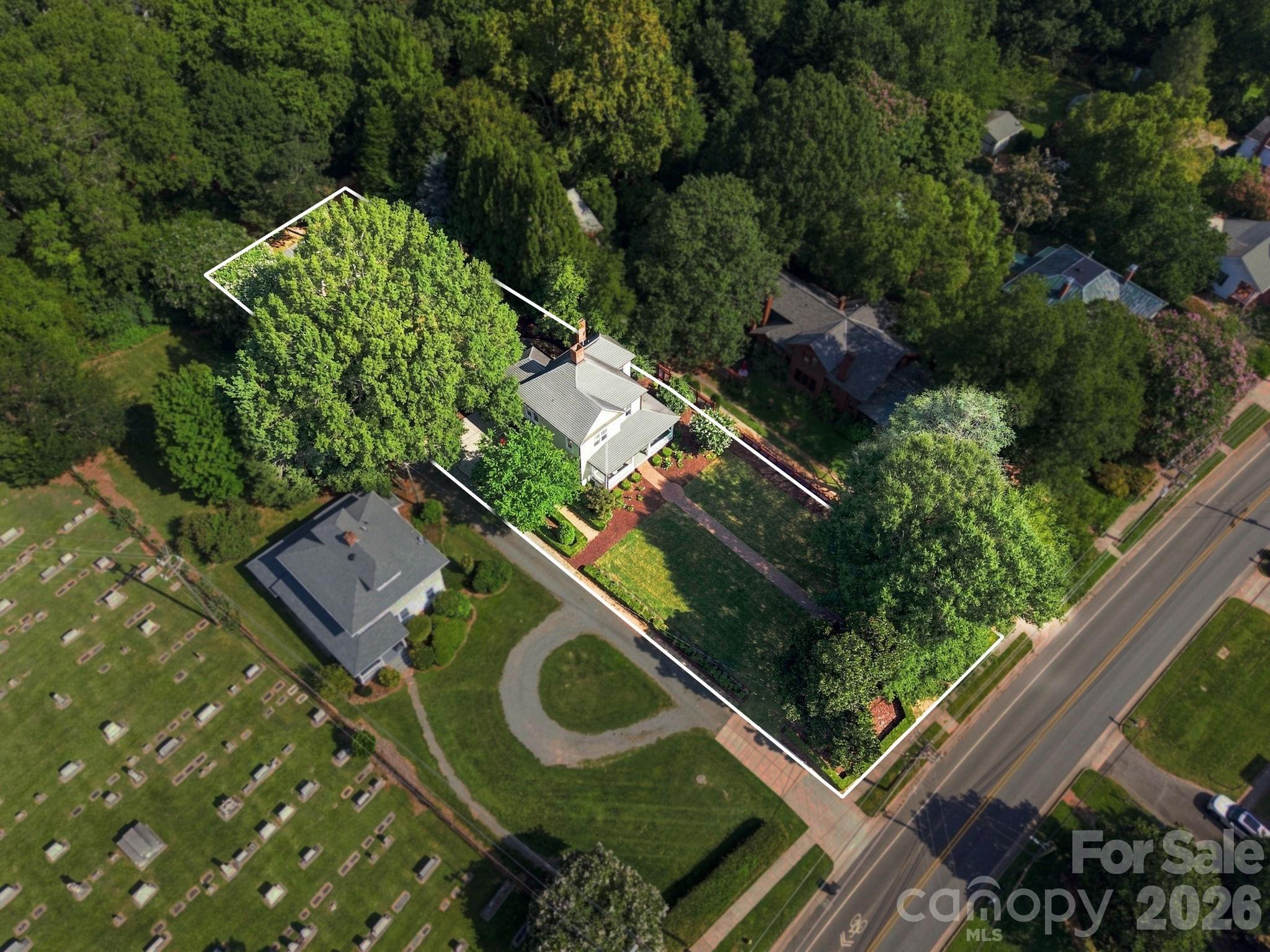 559 N Main St, Davidson, NC 28036