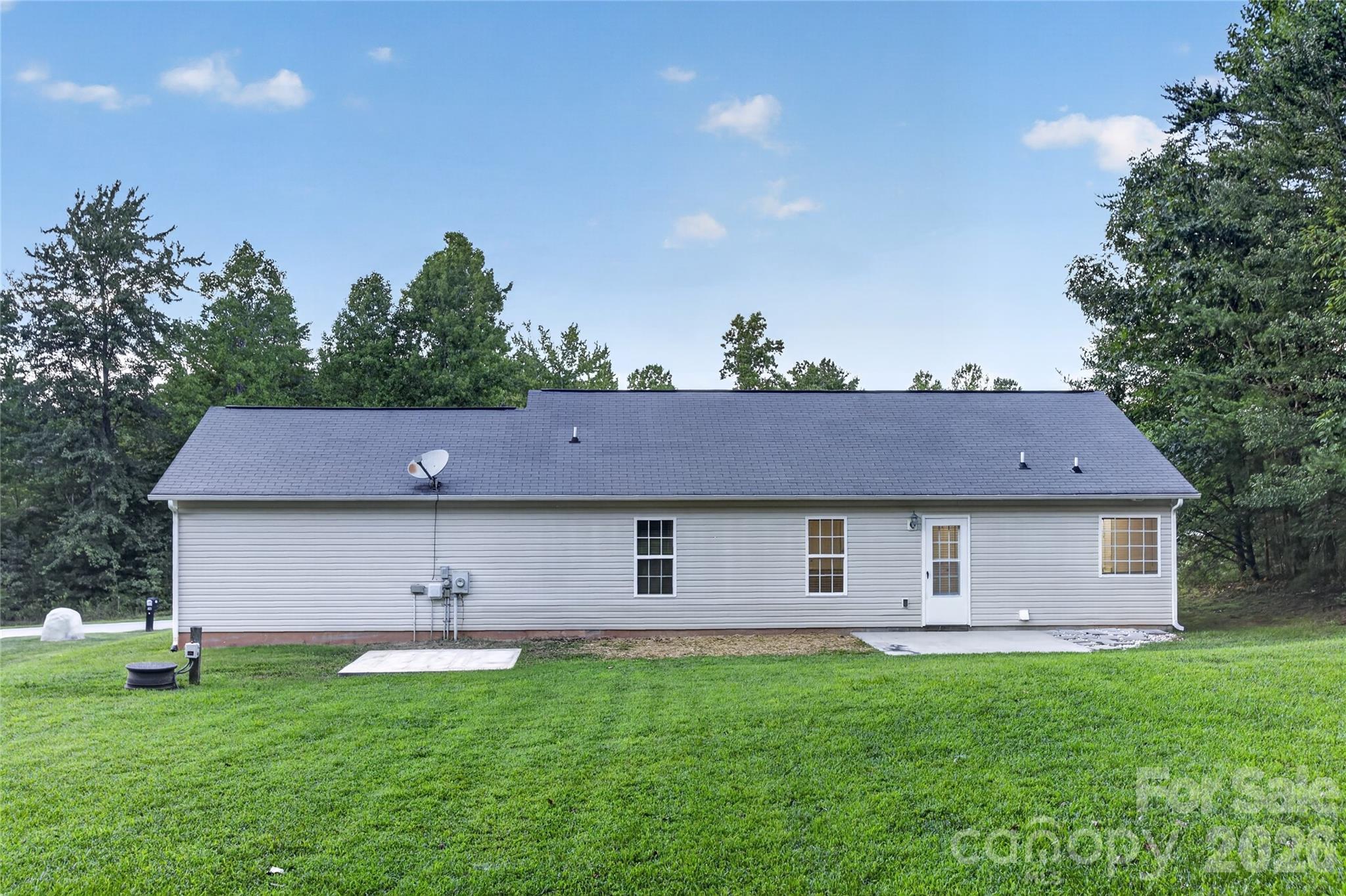 213 Winding Cedar Dr, Statesville, NC 28677