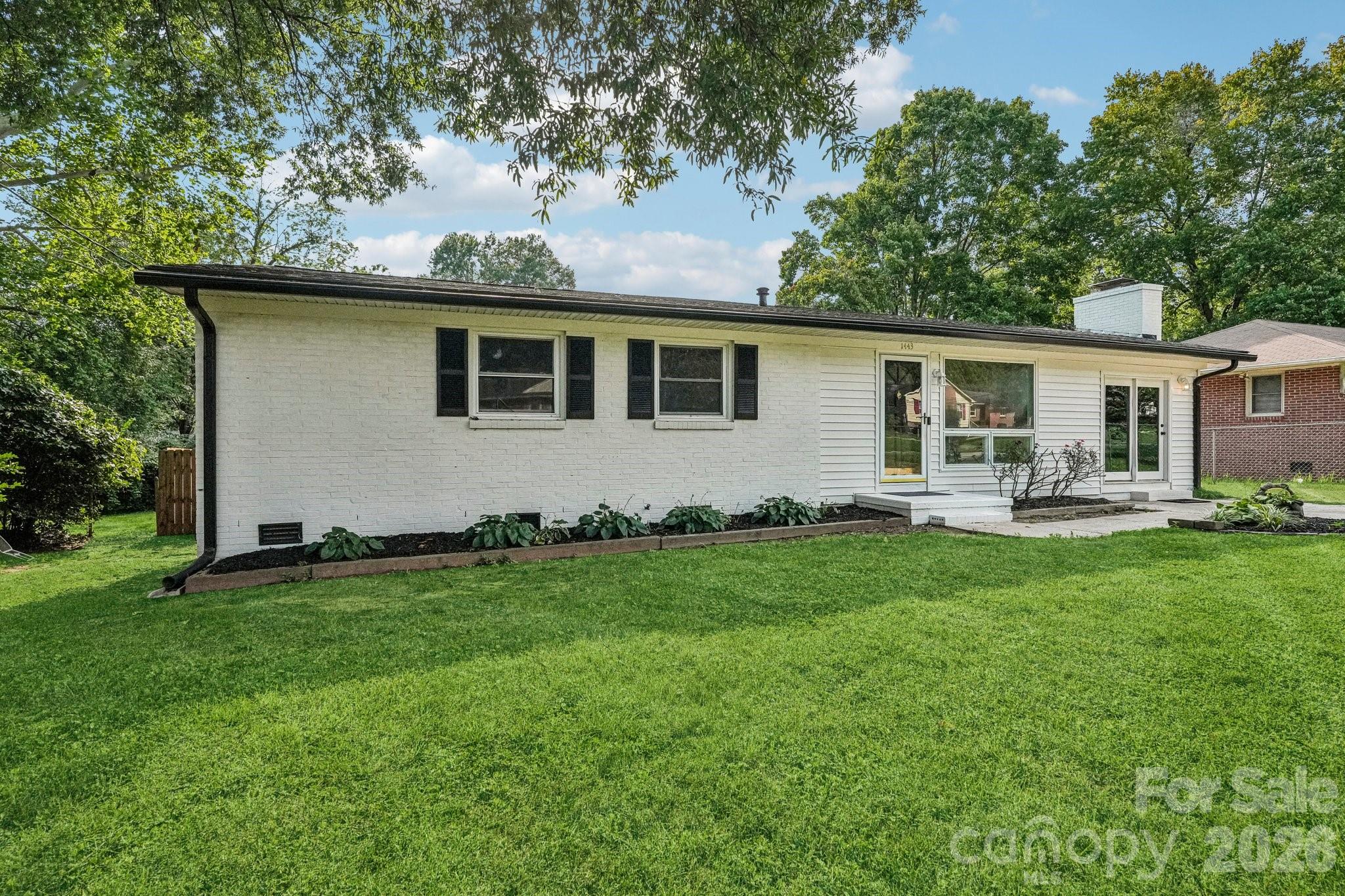 1443 Lynhurst Dr, Gastonia, NC 28054