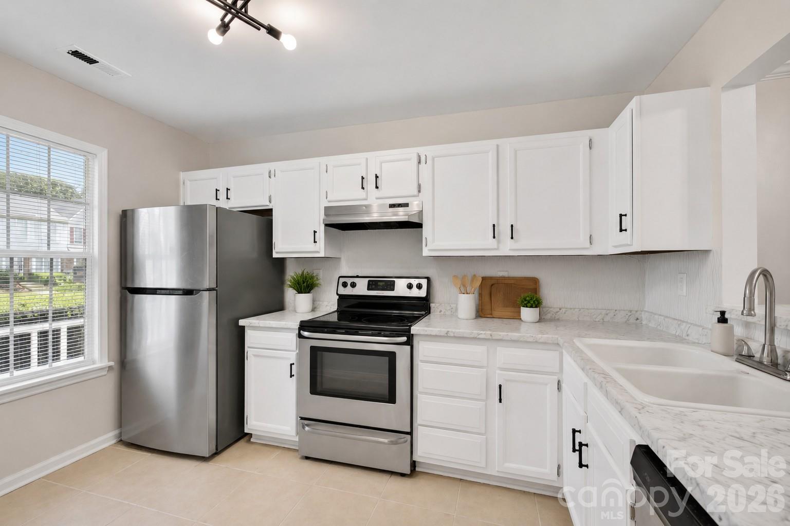 6216 Windsor Gate Ln, Charlotte, NC 28215