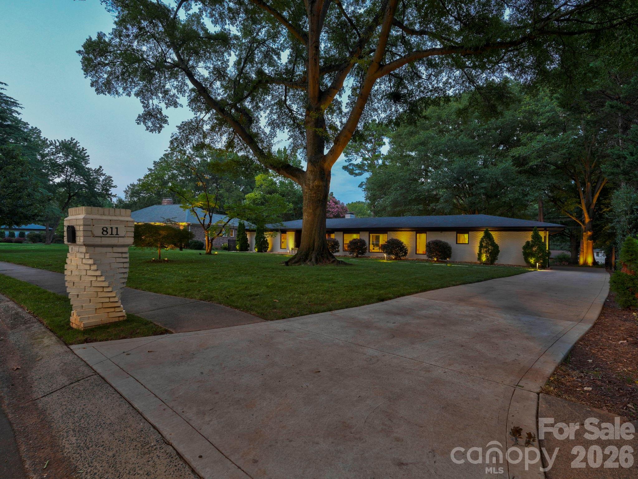 811 Lansdowne Rd, Charlotte, NC 28270