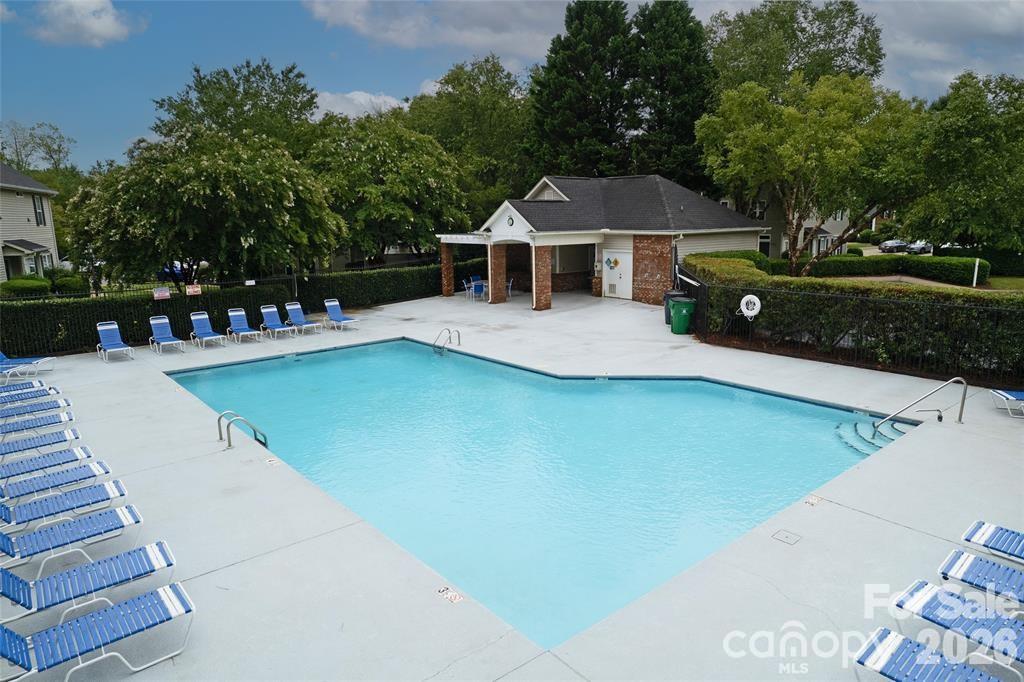 9128 Treyburn Dr, Charlotte, NC 28216