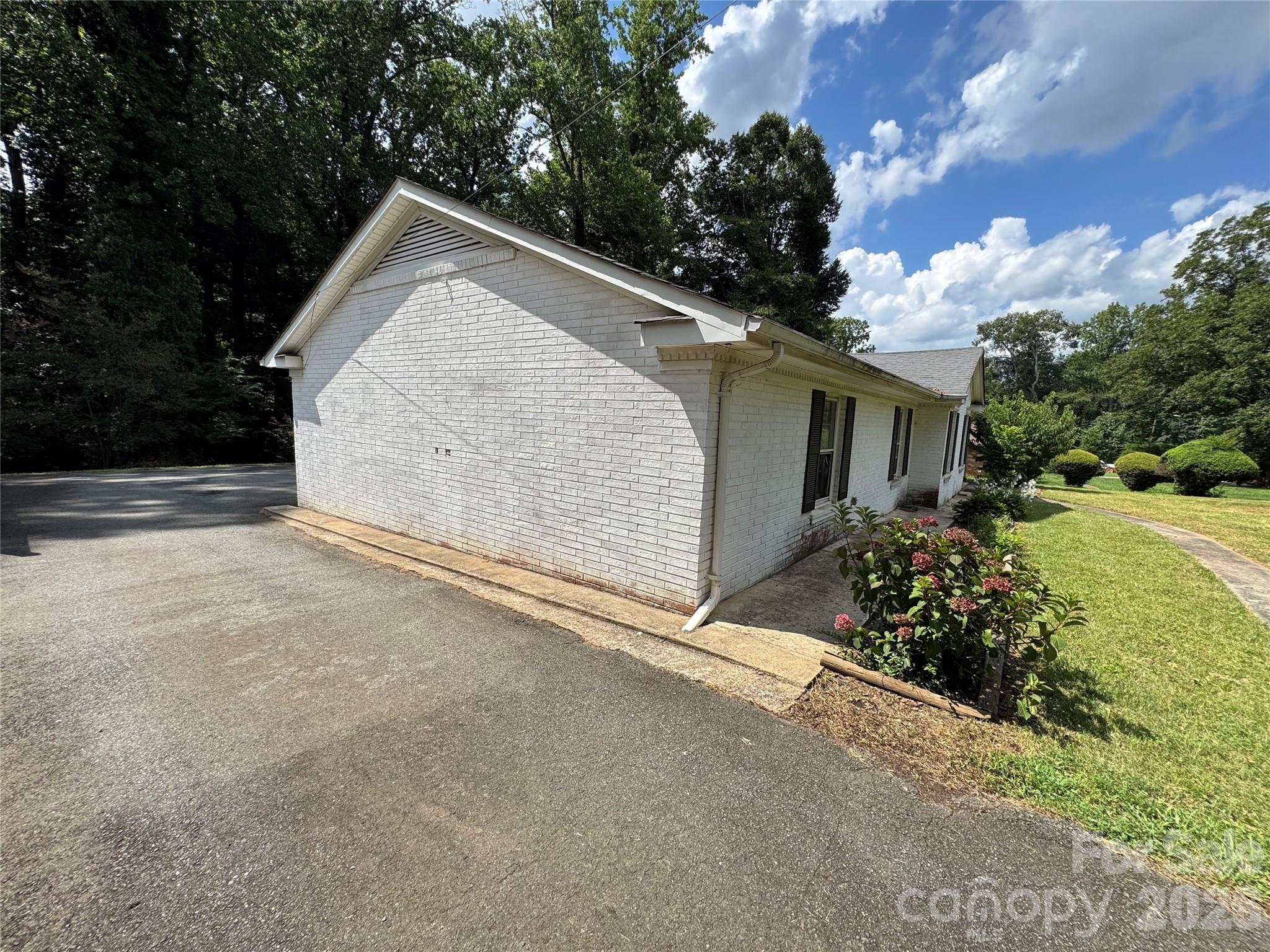 6233 Donna Dr, Charlotte, NC 28213