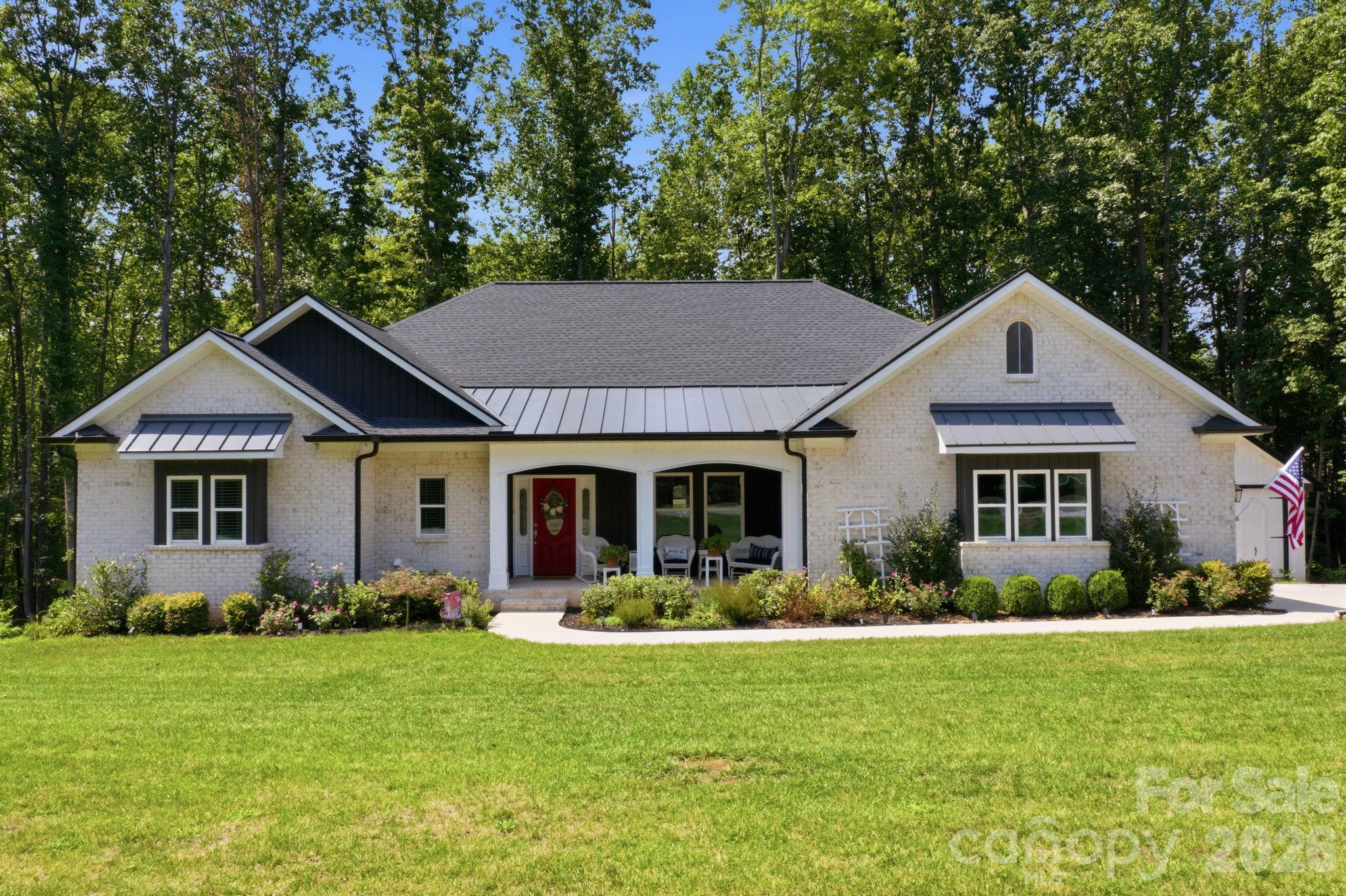 116 Harbor Ridge Dr, Statesville, NC 28677